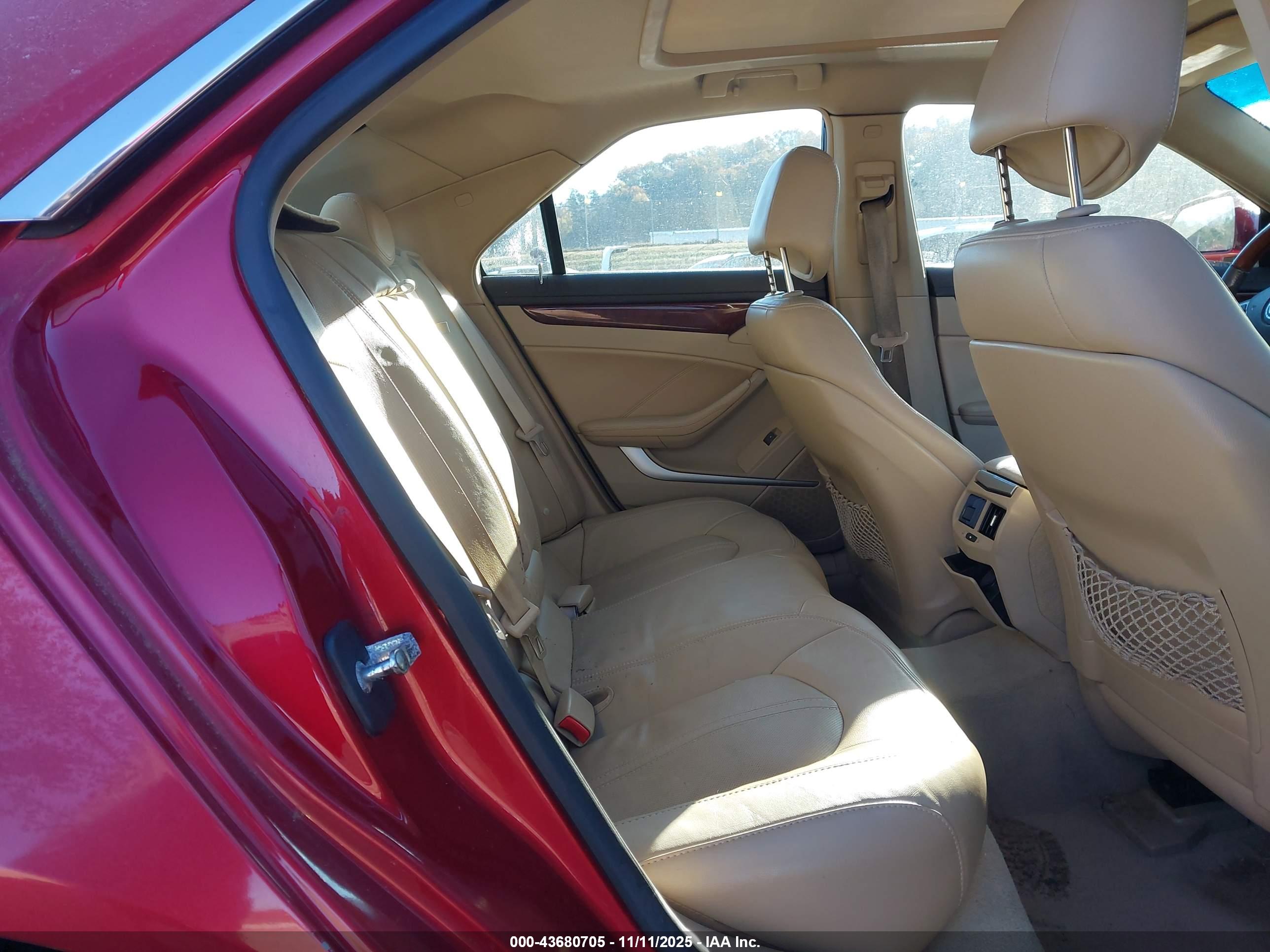 CADILLAC CTS image 8