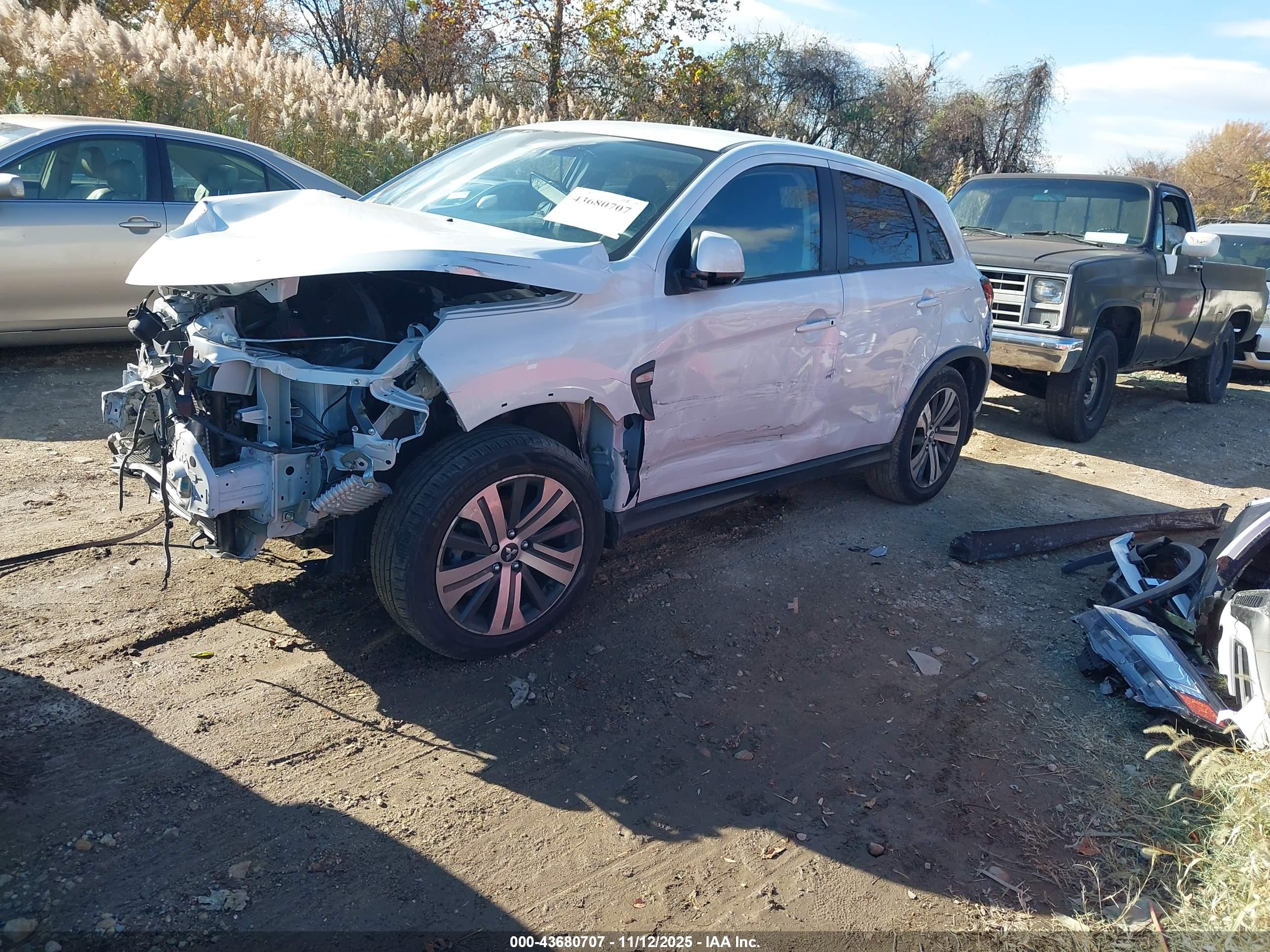 MITSUBISHI OUTLANDER image 2