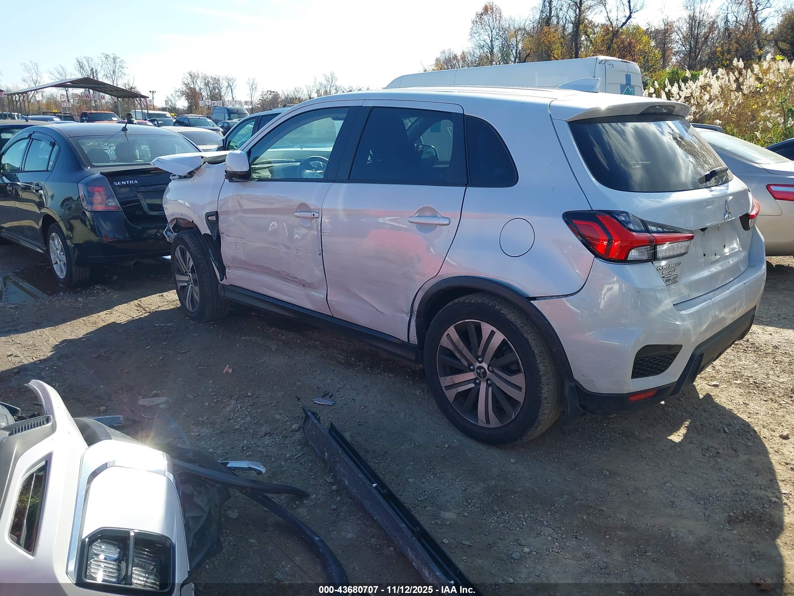 MITSUBISHI OUTLANDER image 3