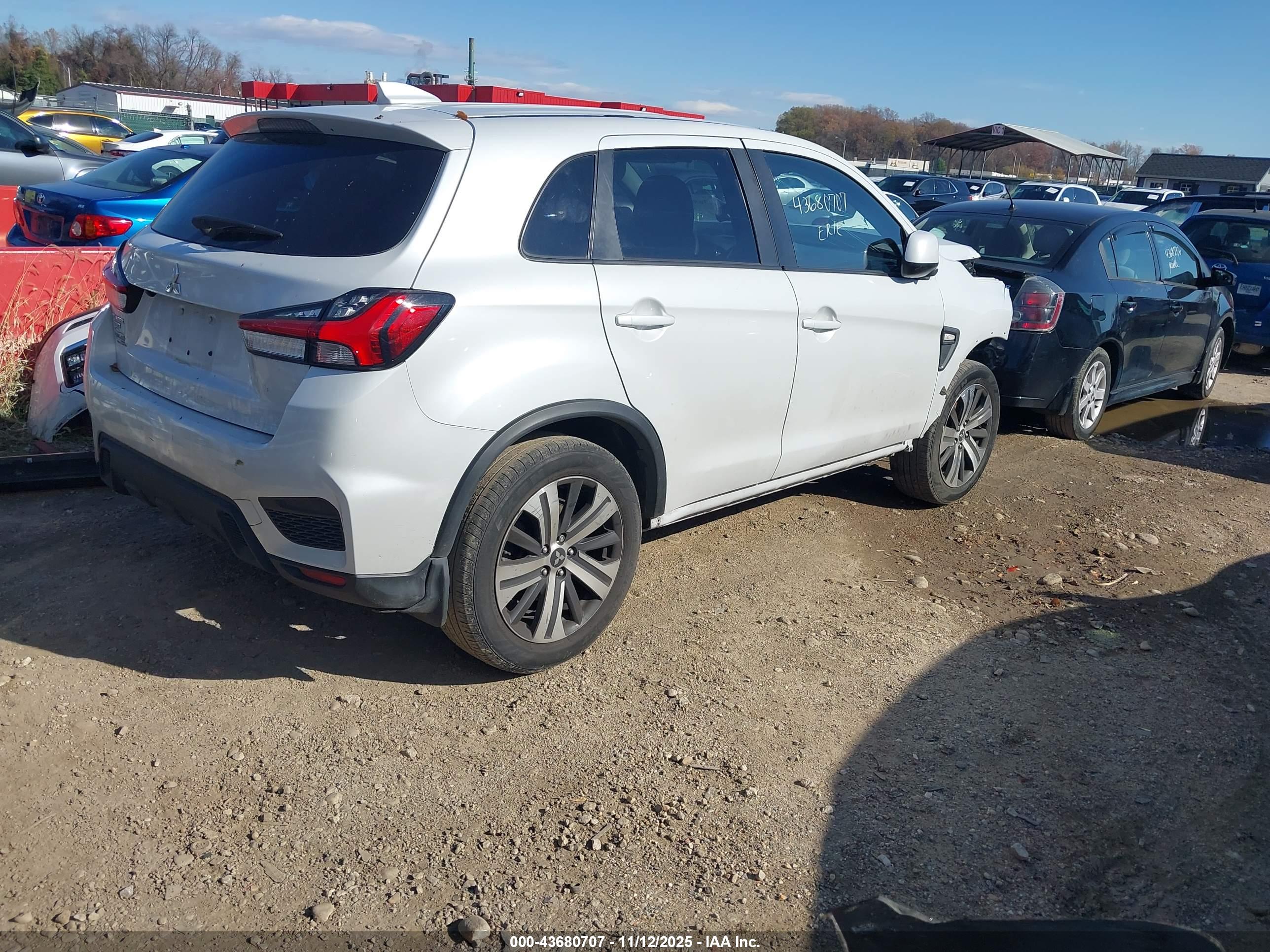 MITSUBISHI OUTLANDER image 4