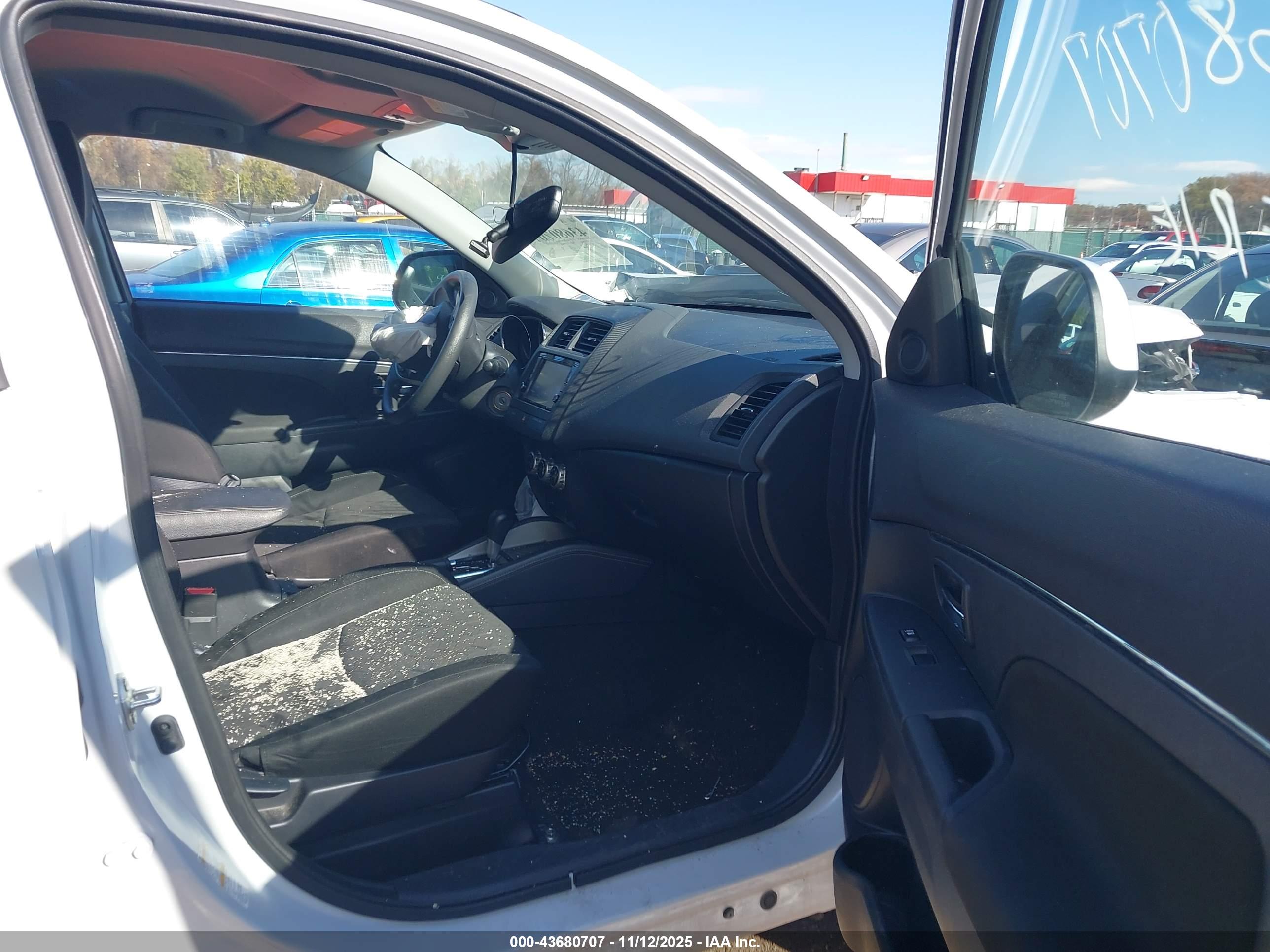 MITSUBISHI OUTLANDER image 5