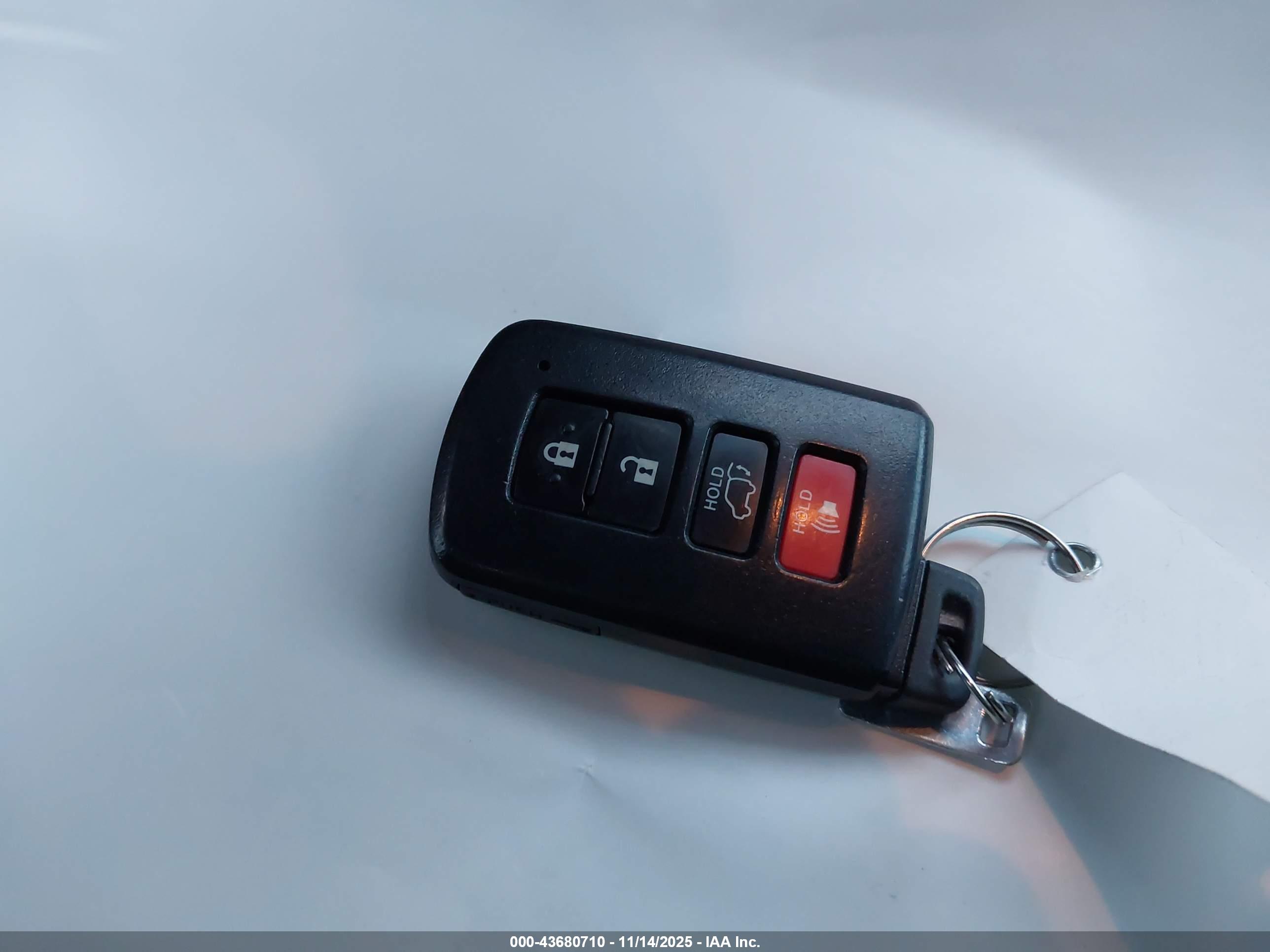 TOYOTA RAV4 image 11