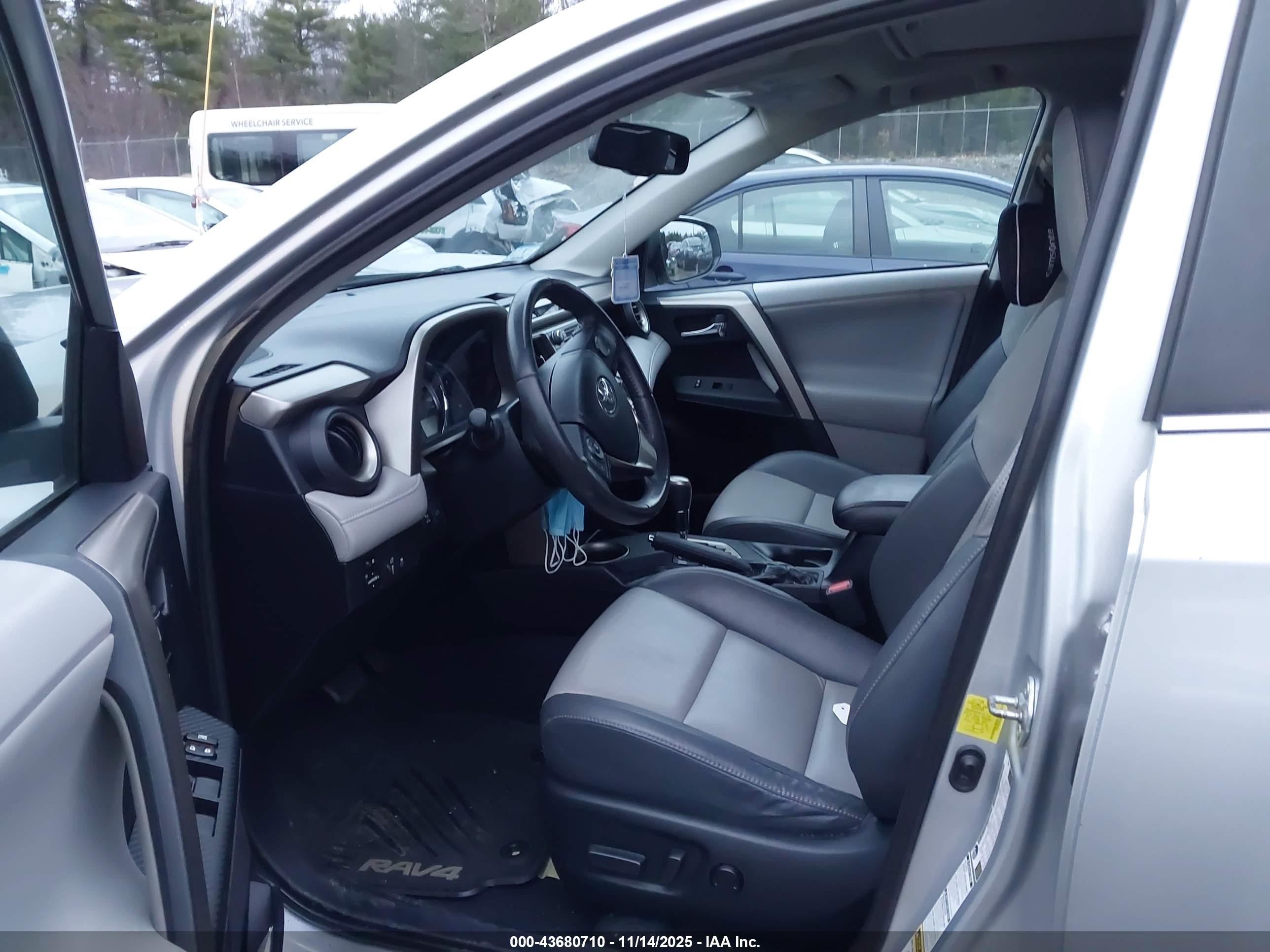 TOYOTA RAV4 image 5