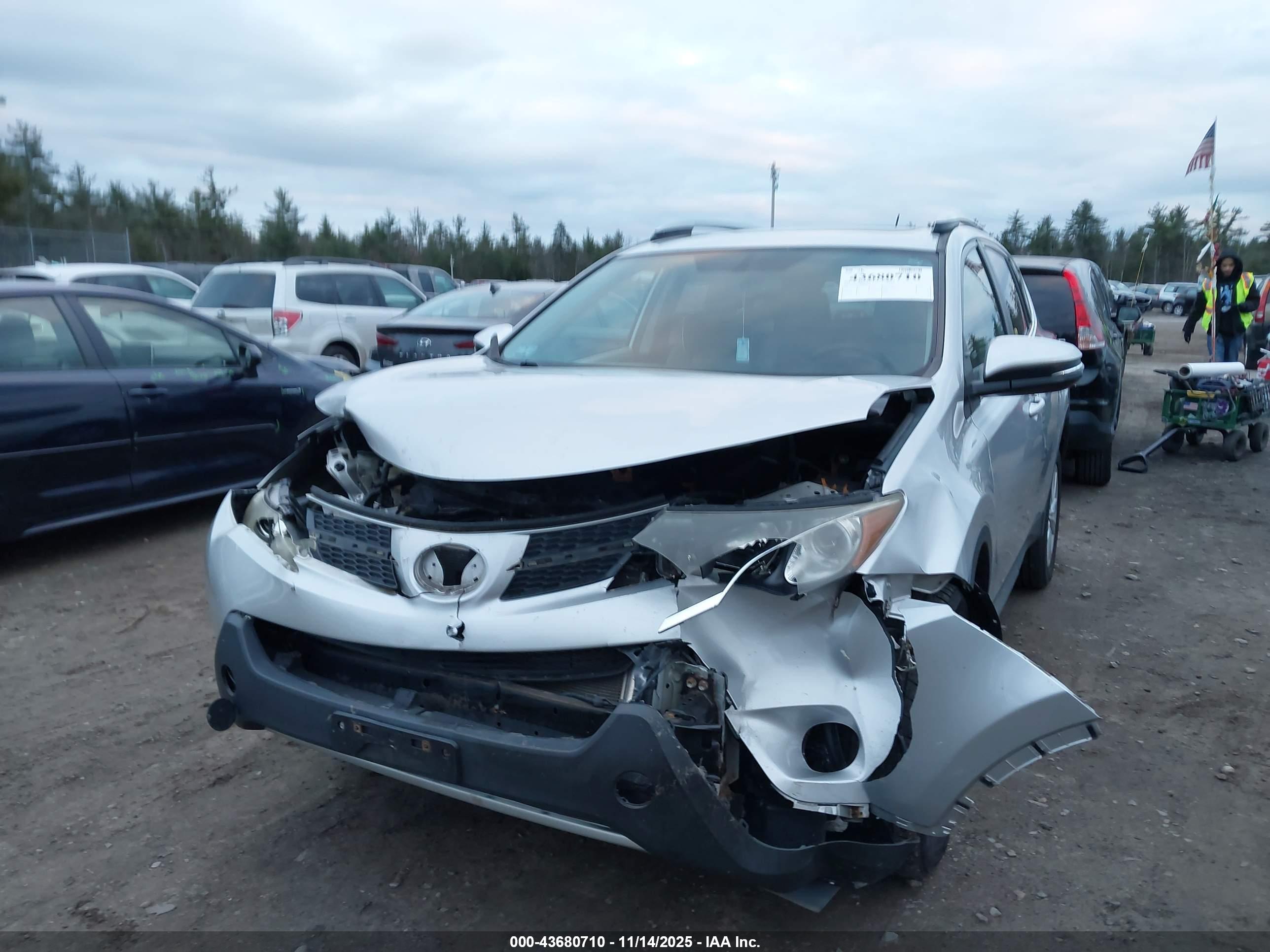TOYOTA RAV4 image 6