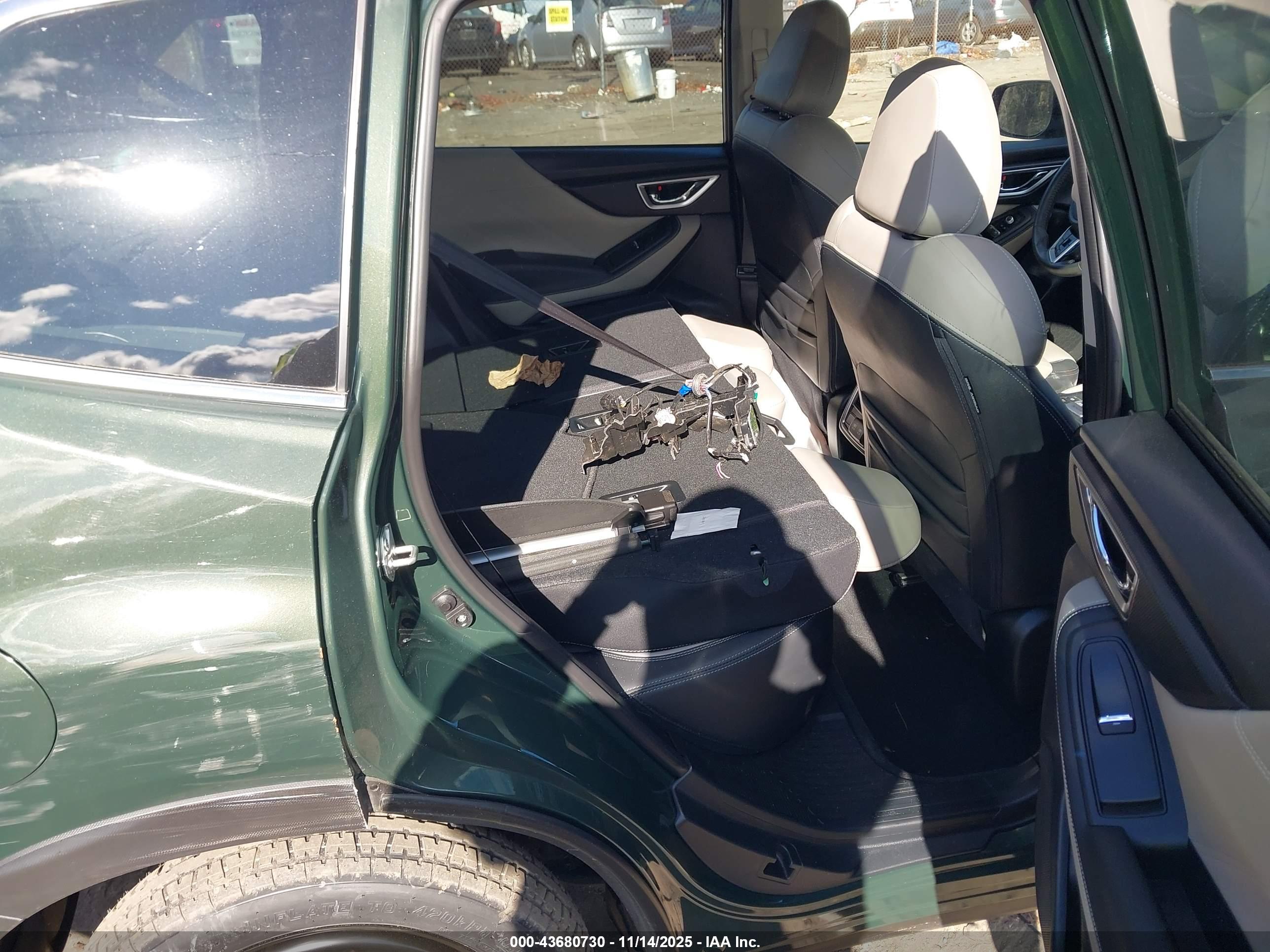 SUBARU FORESTER image 8
