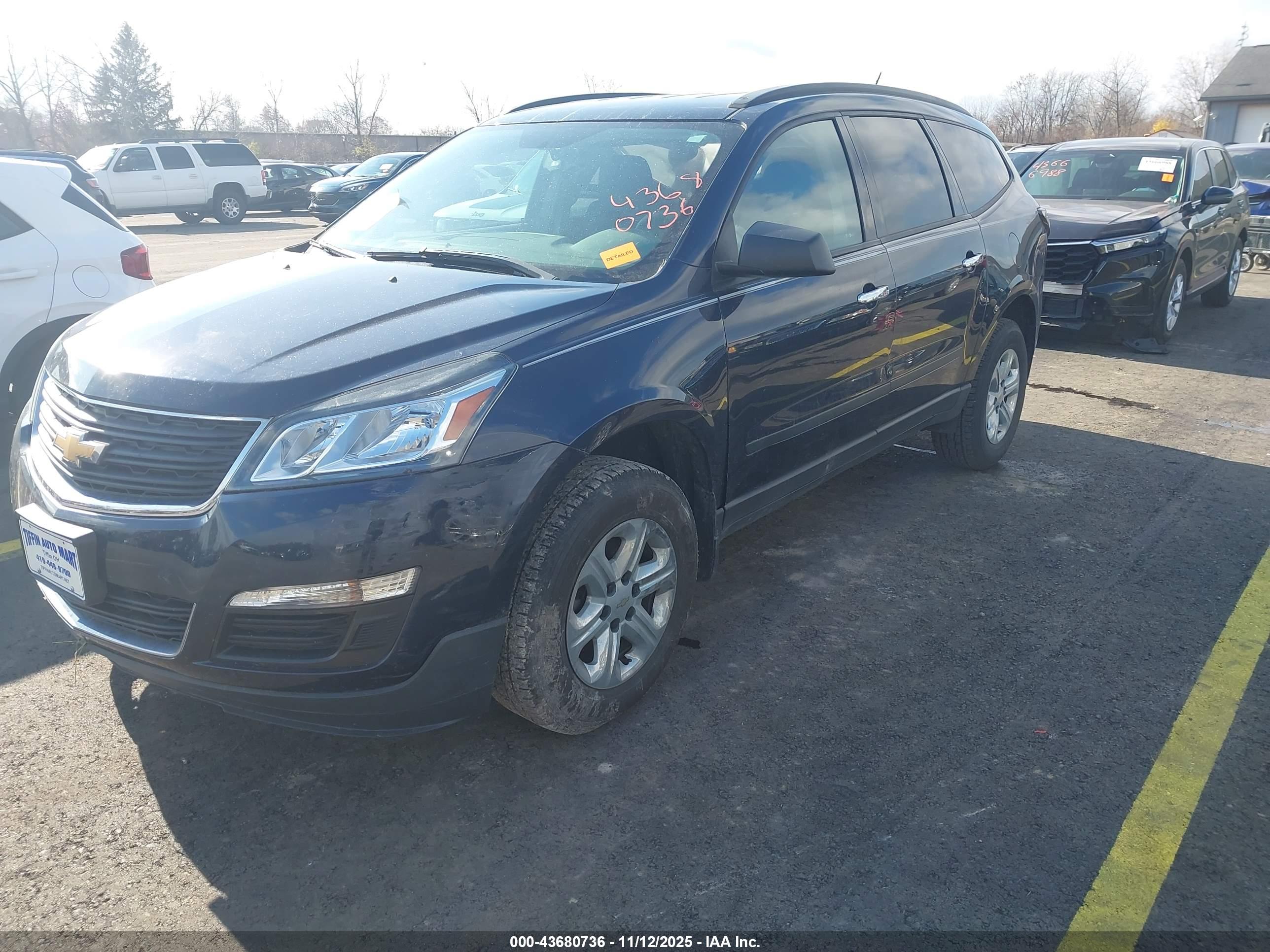 CHEVROLET TRAVERSE image 2