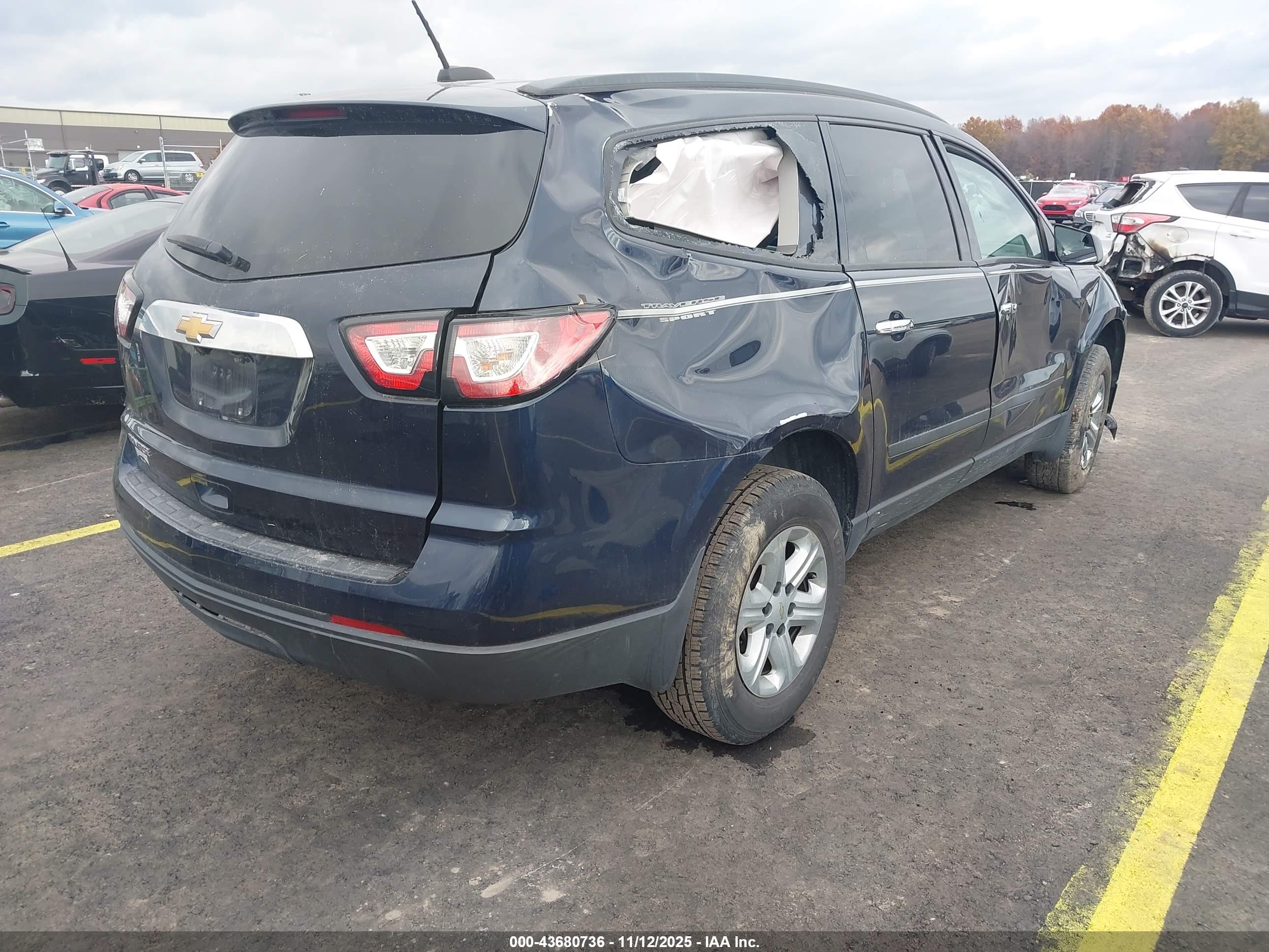 CHEVROLET TRAVERSE image 4