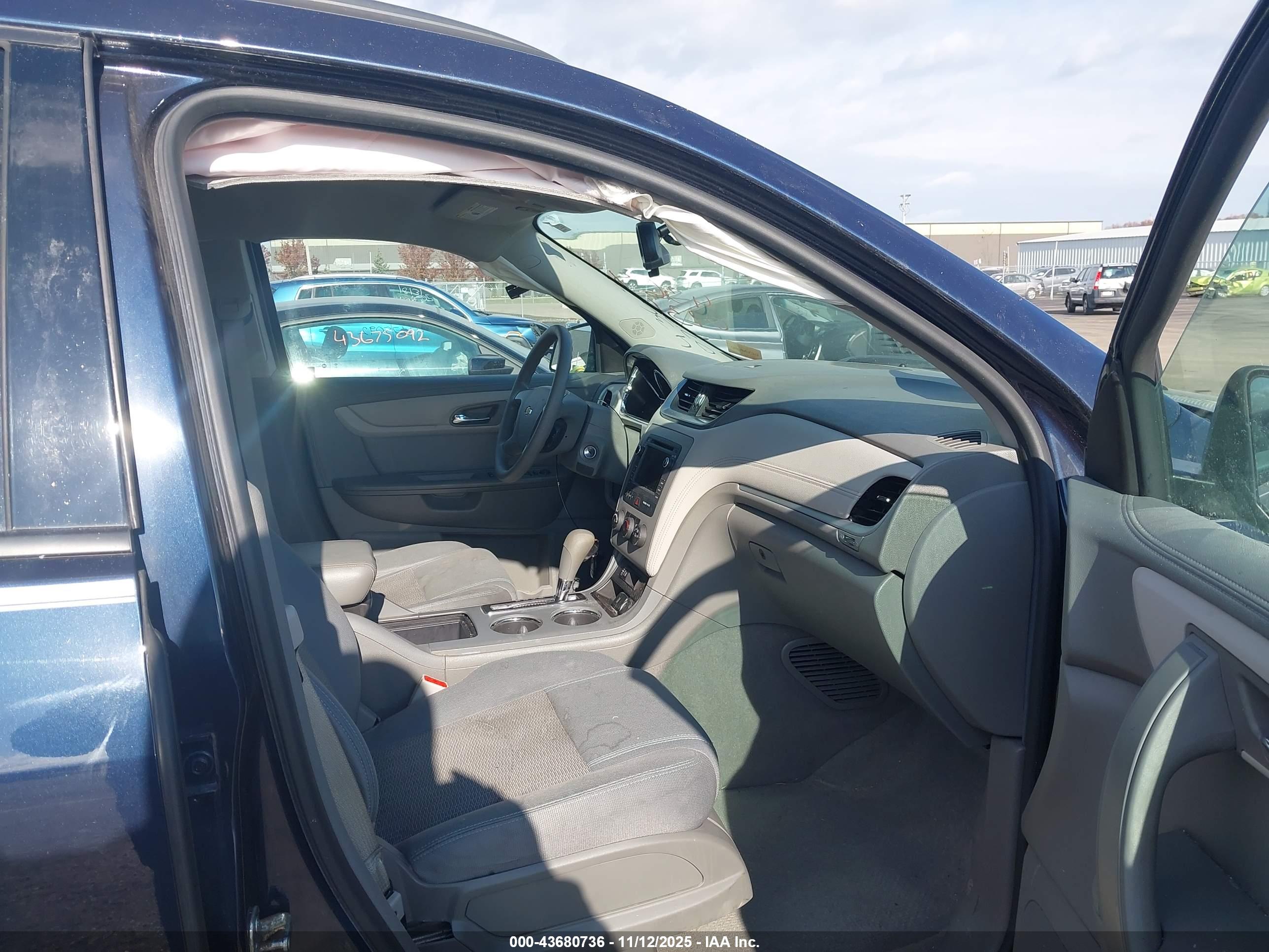 CHEVROLET TRAVERSE image 5