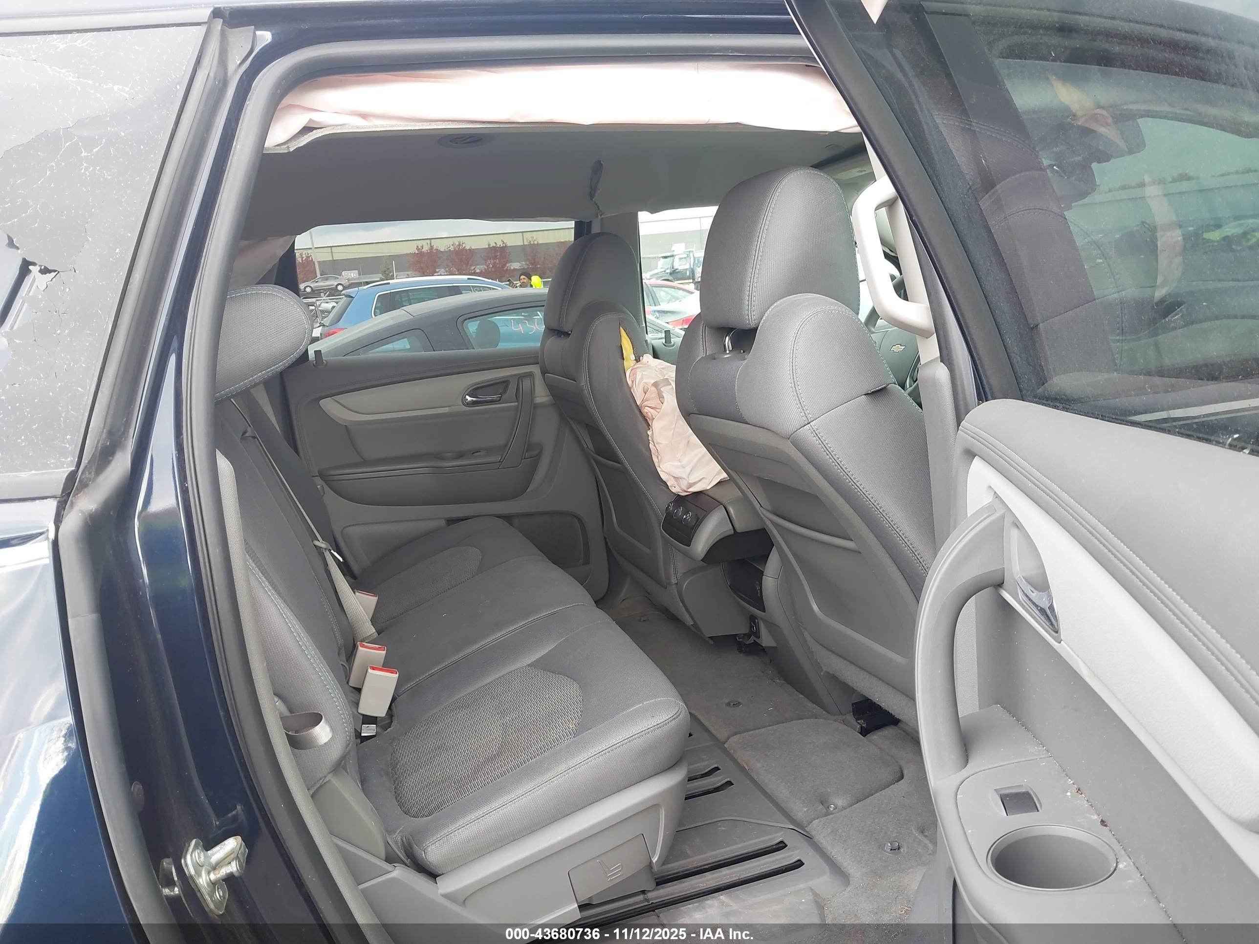 CHEVROLET TRAVERSE image 8