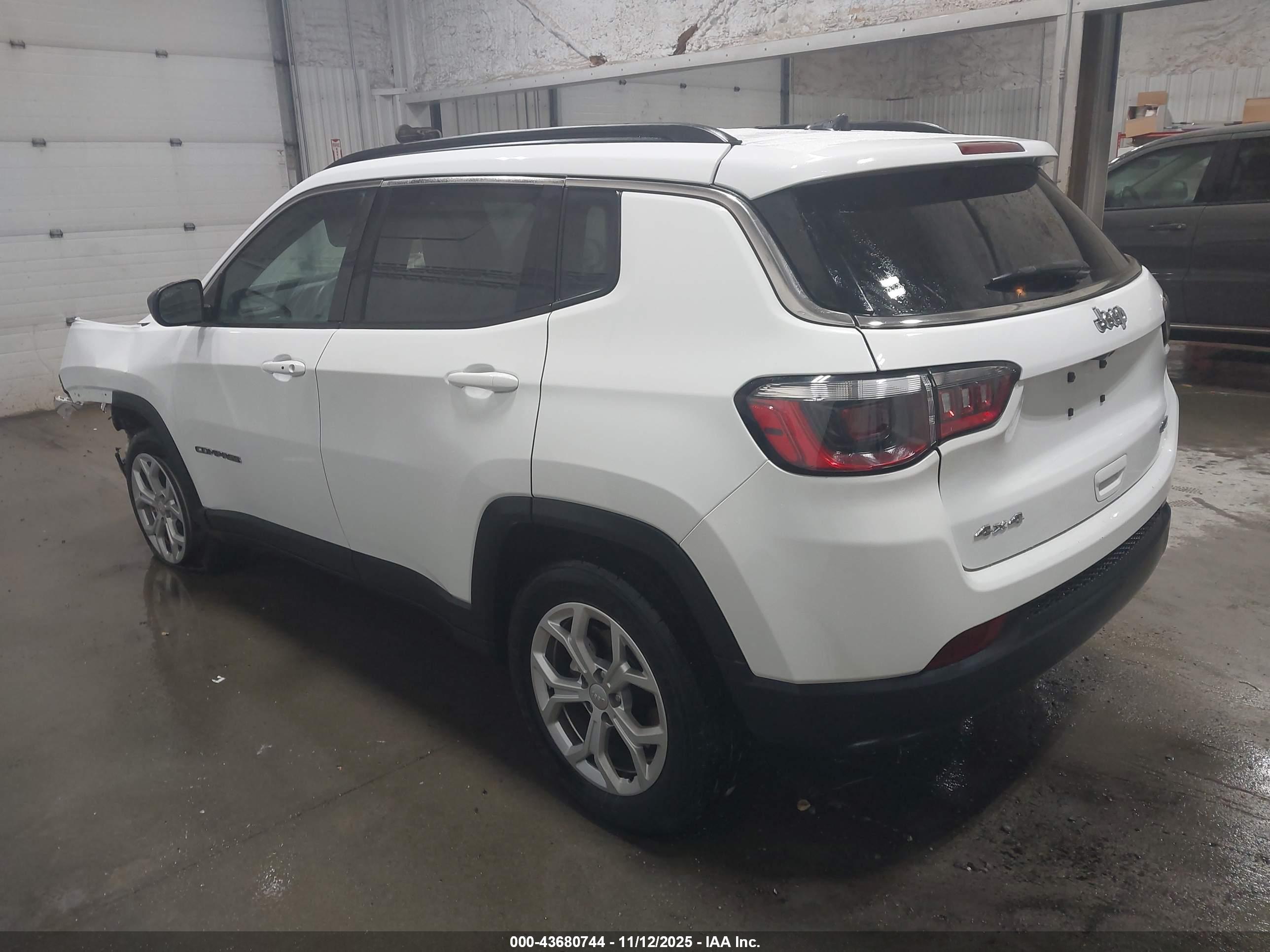 JEEP COMPASS image 3