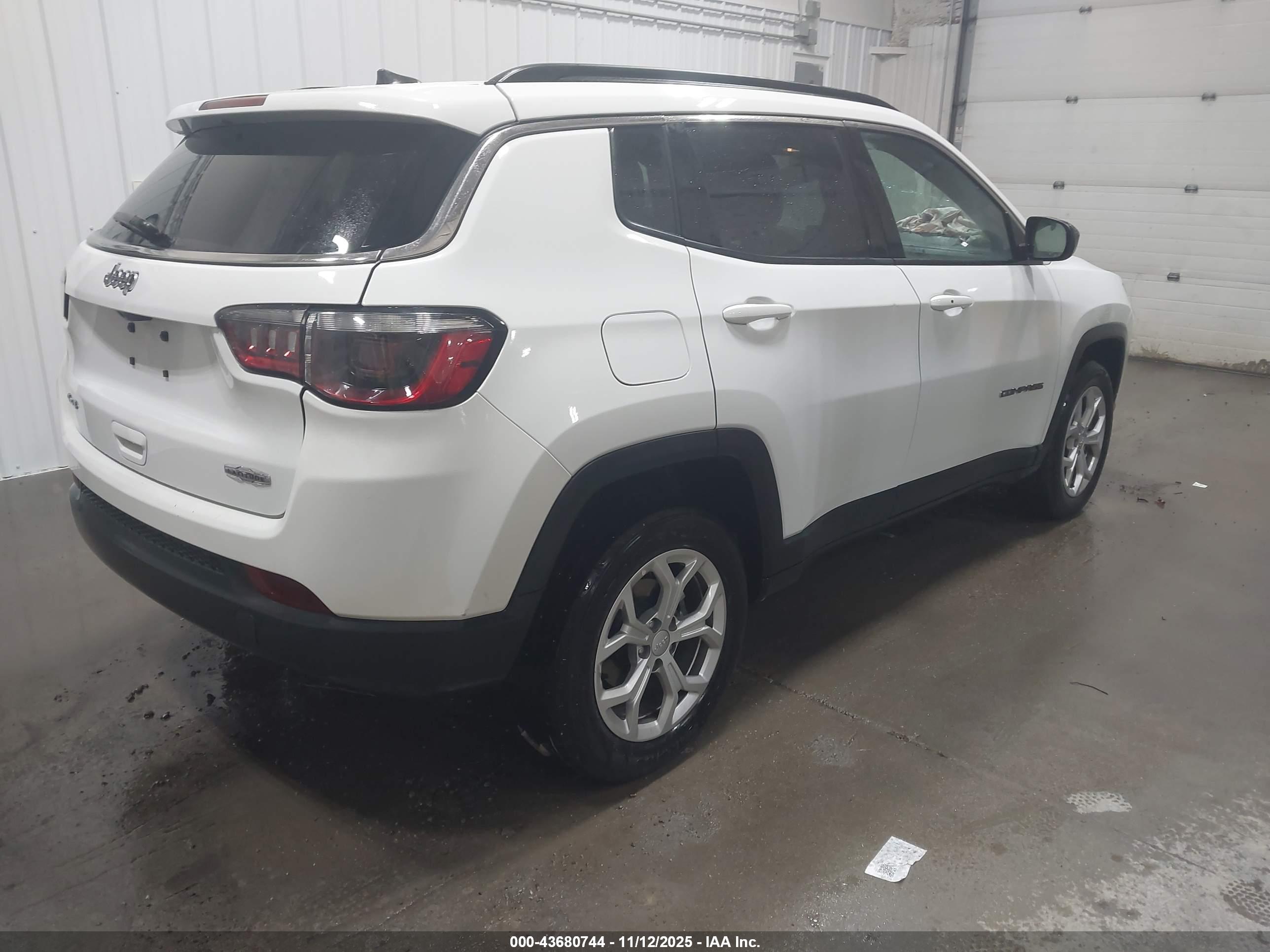 JEEP COMPASS image 4