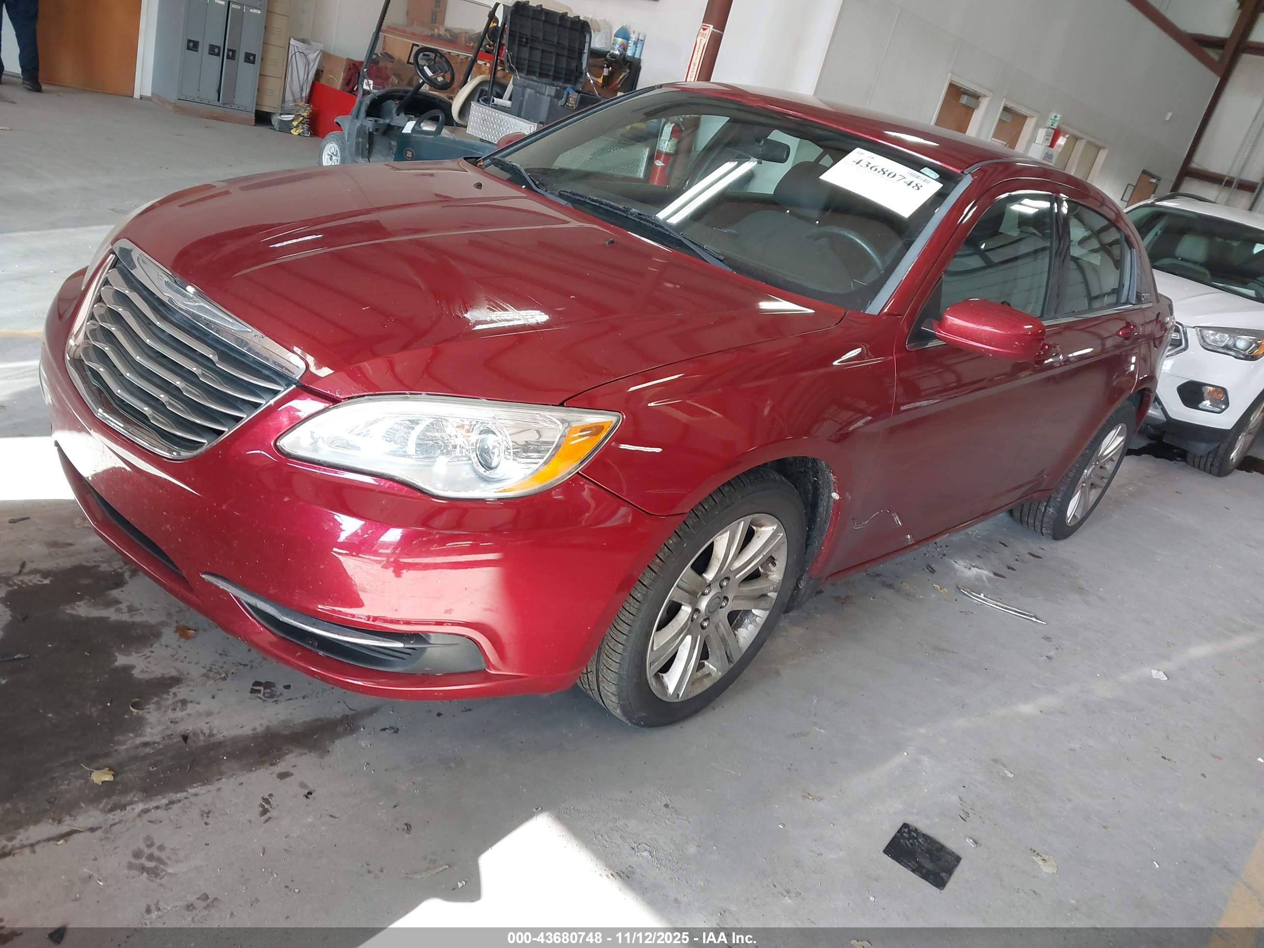 CHRYSLER 200 image 2