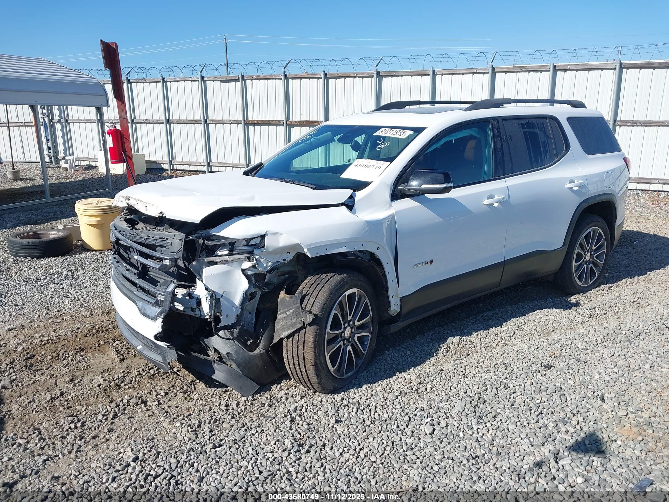 GMC ACADIA image 2