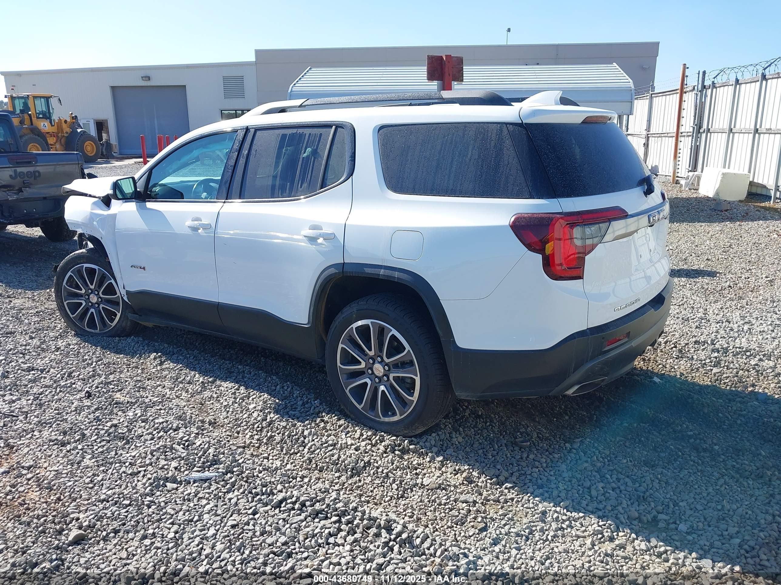 GMC ACADIA image 3