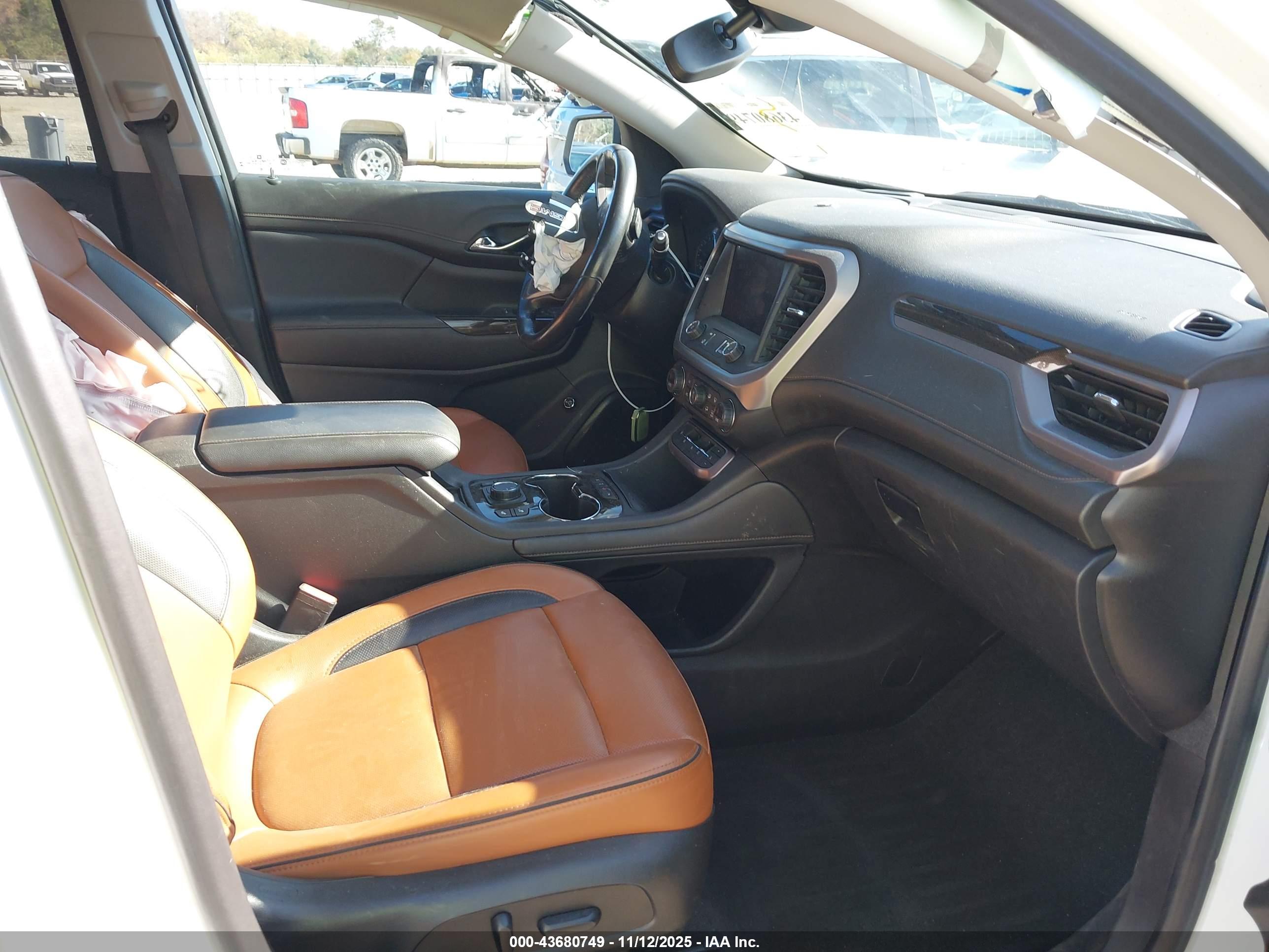 GMC ACADIA image 5