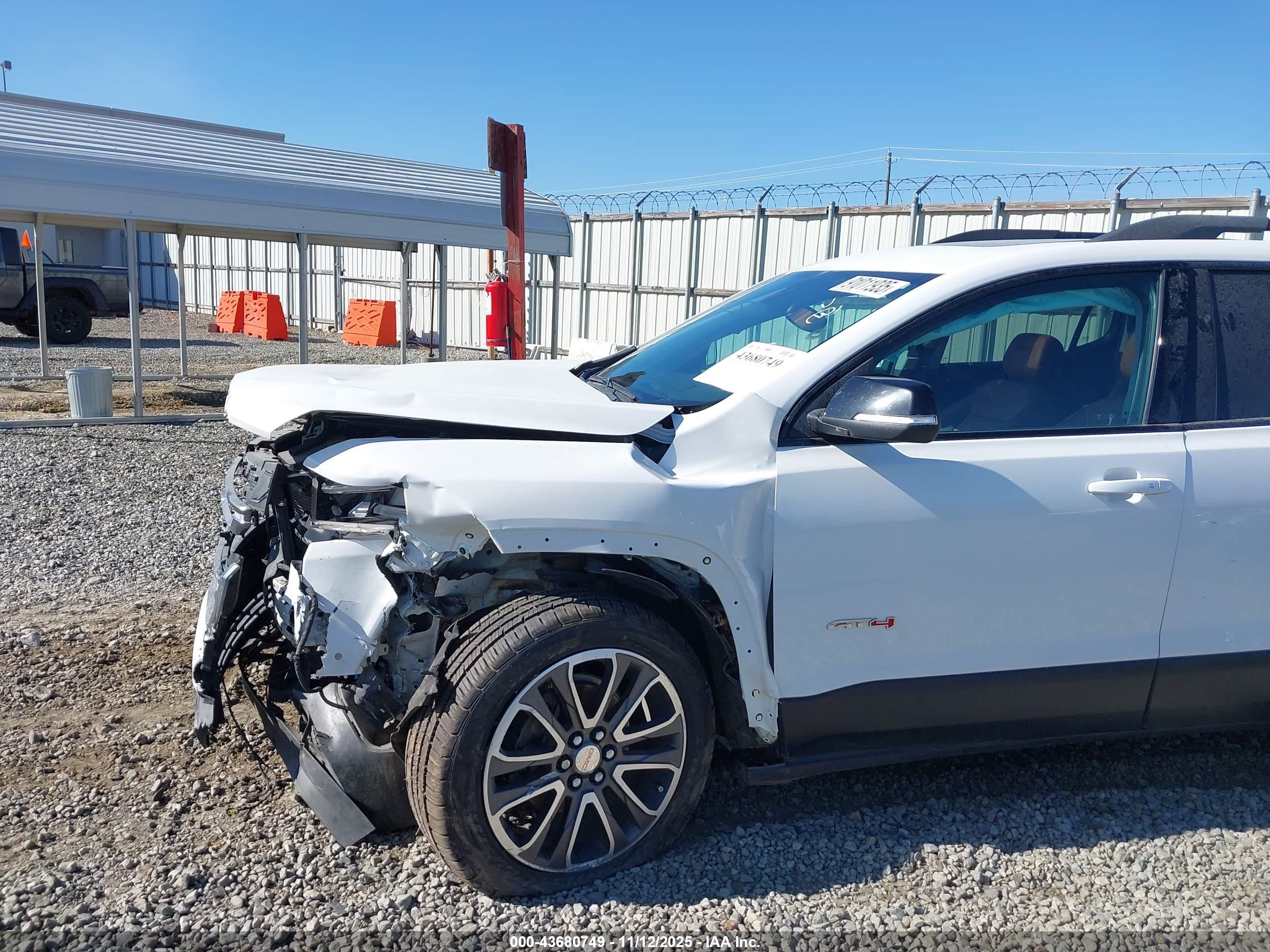 GMC ACADIA image 6