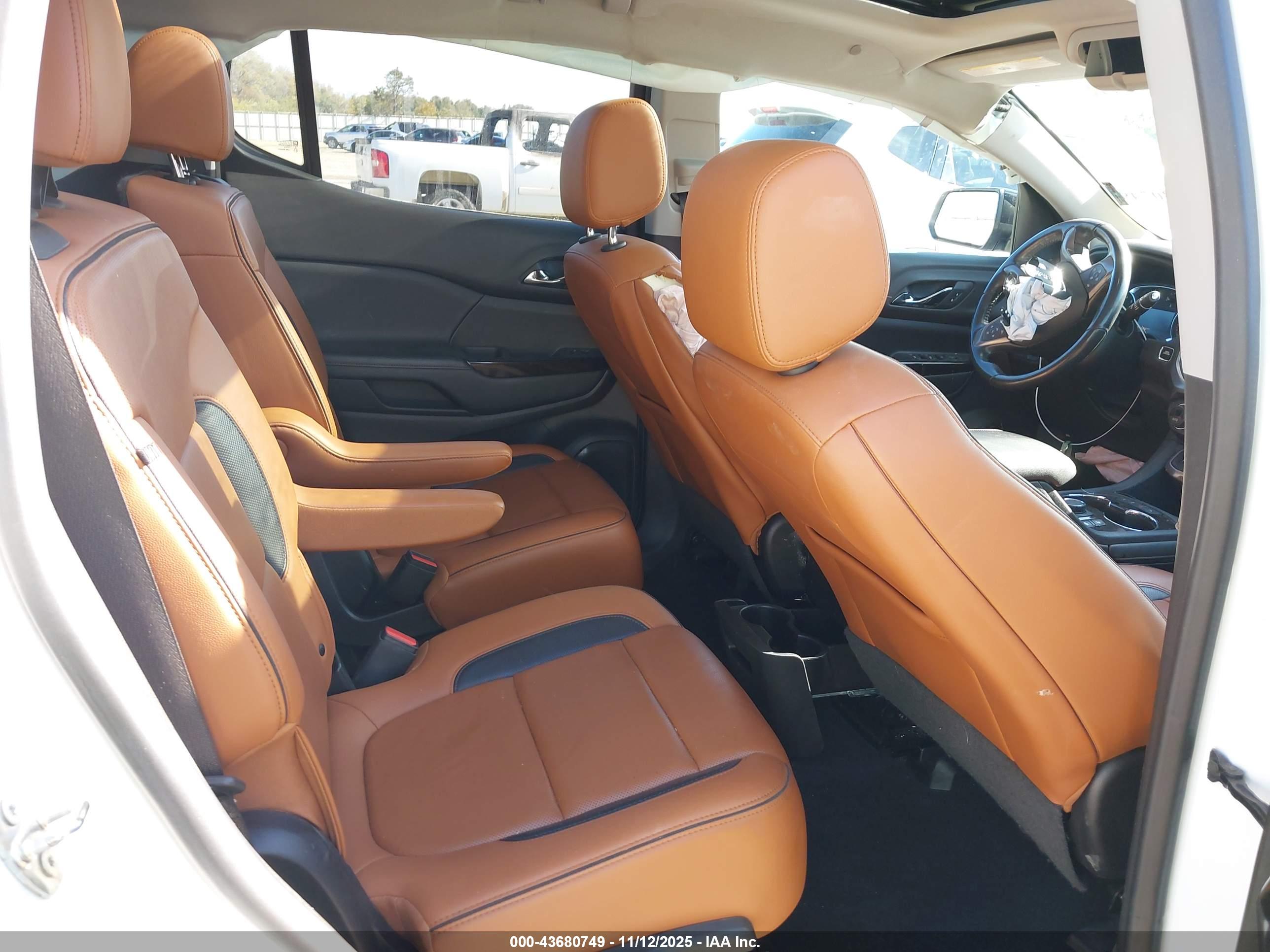 GMC ACADIA image 8