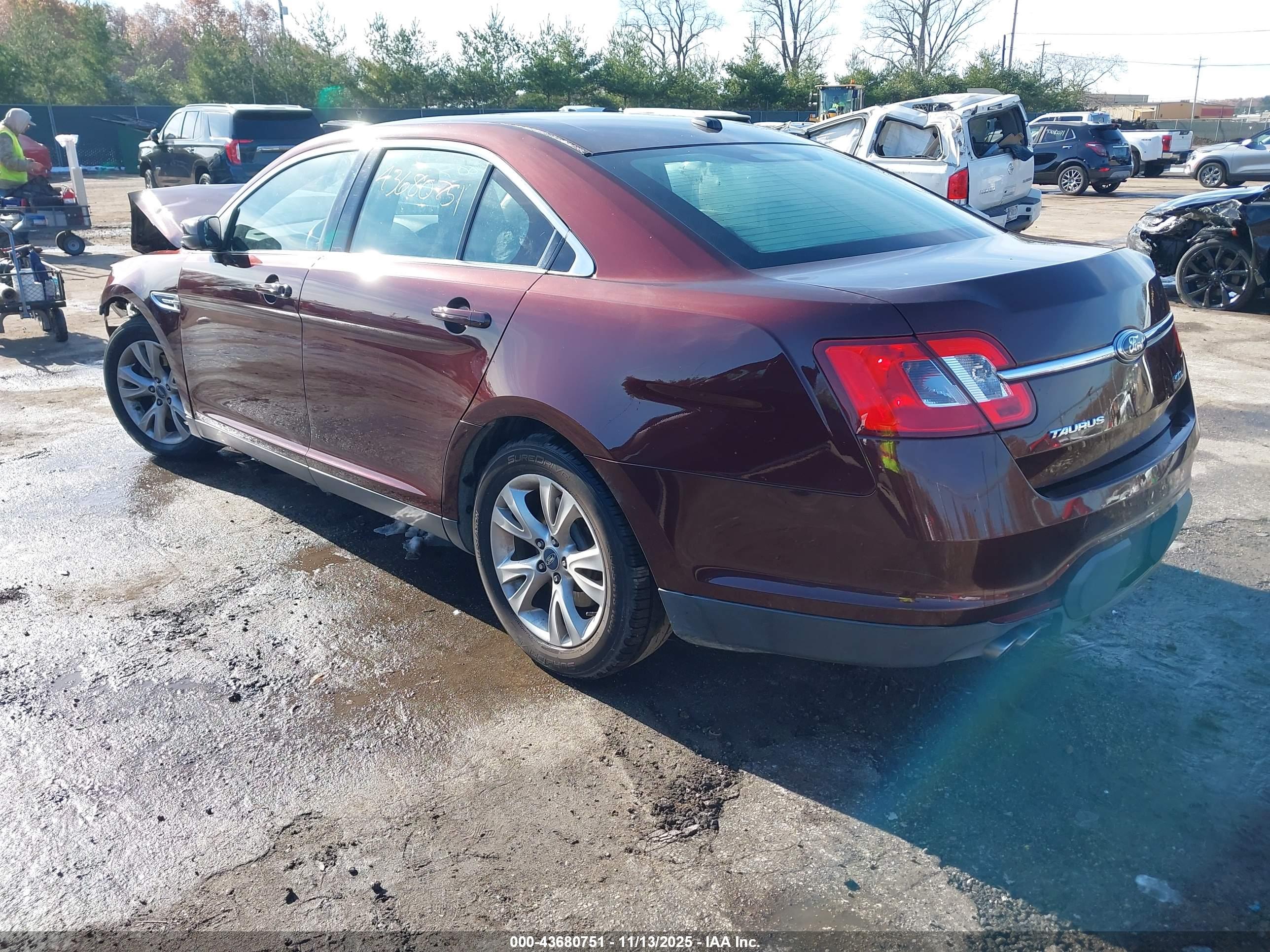 FORD TAURUS image 3