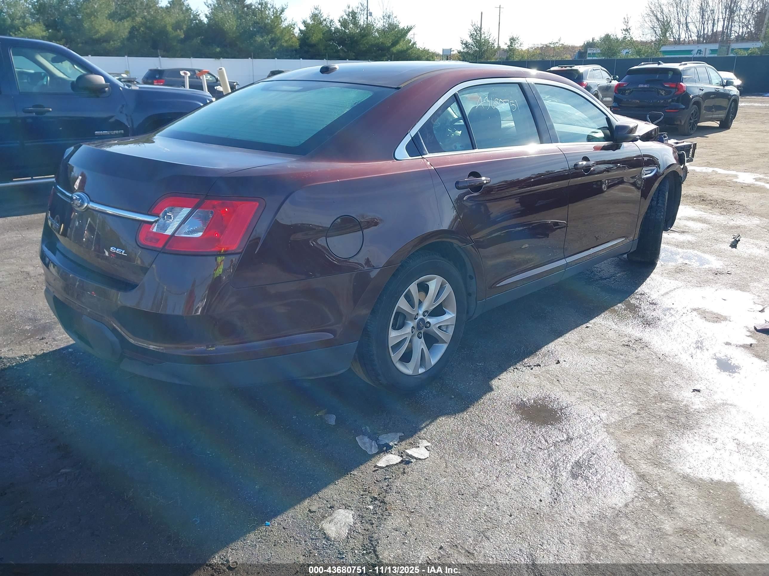 FORD TAURUS image 4