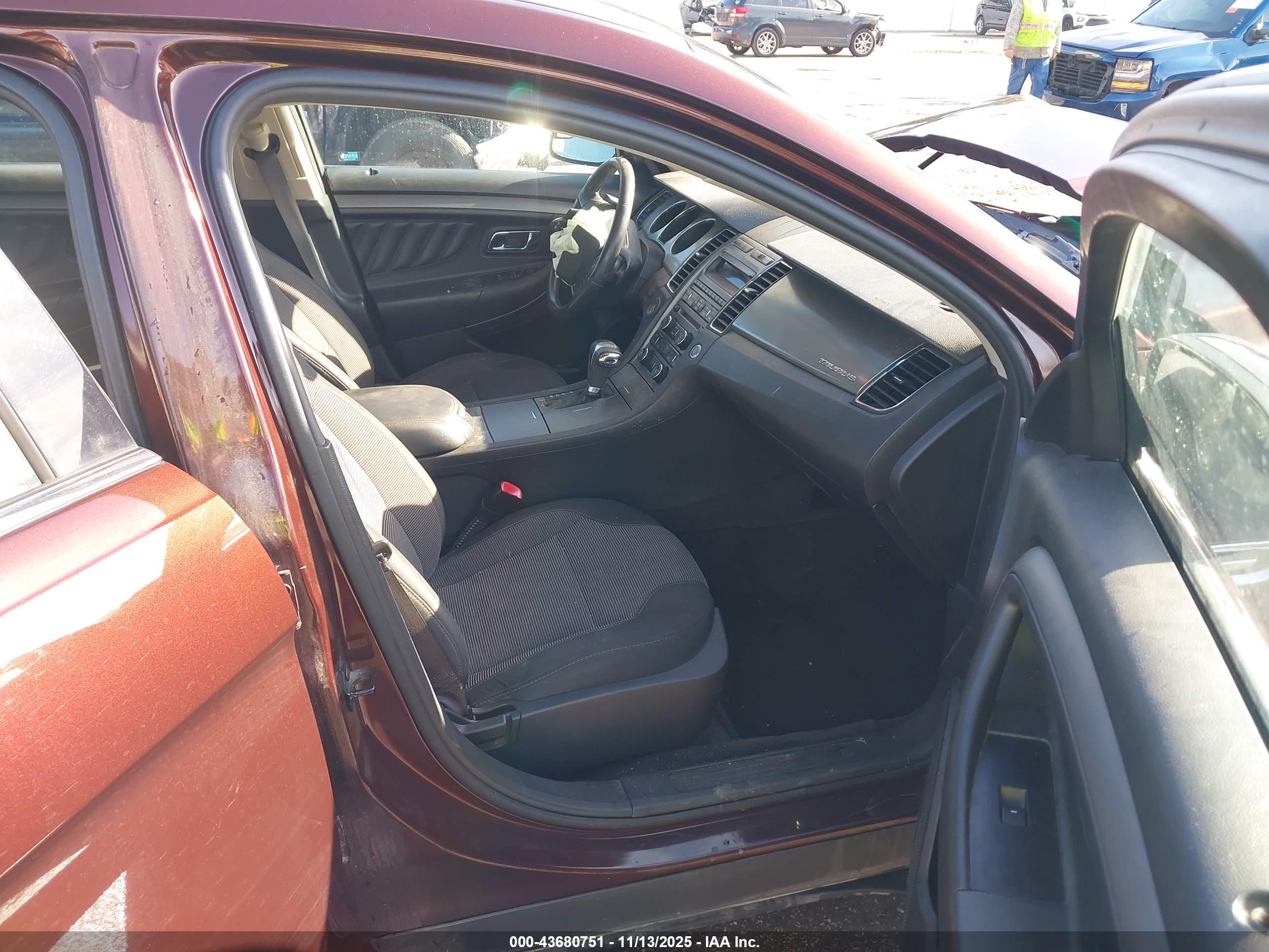 FORD TAURUS image 5