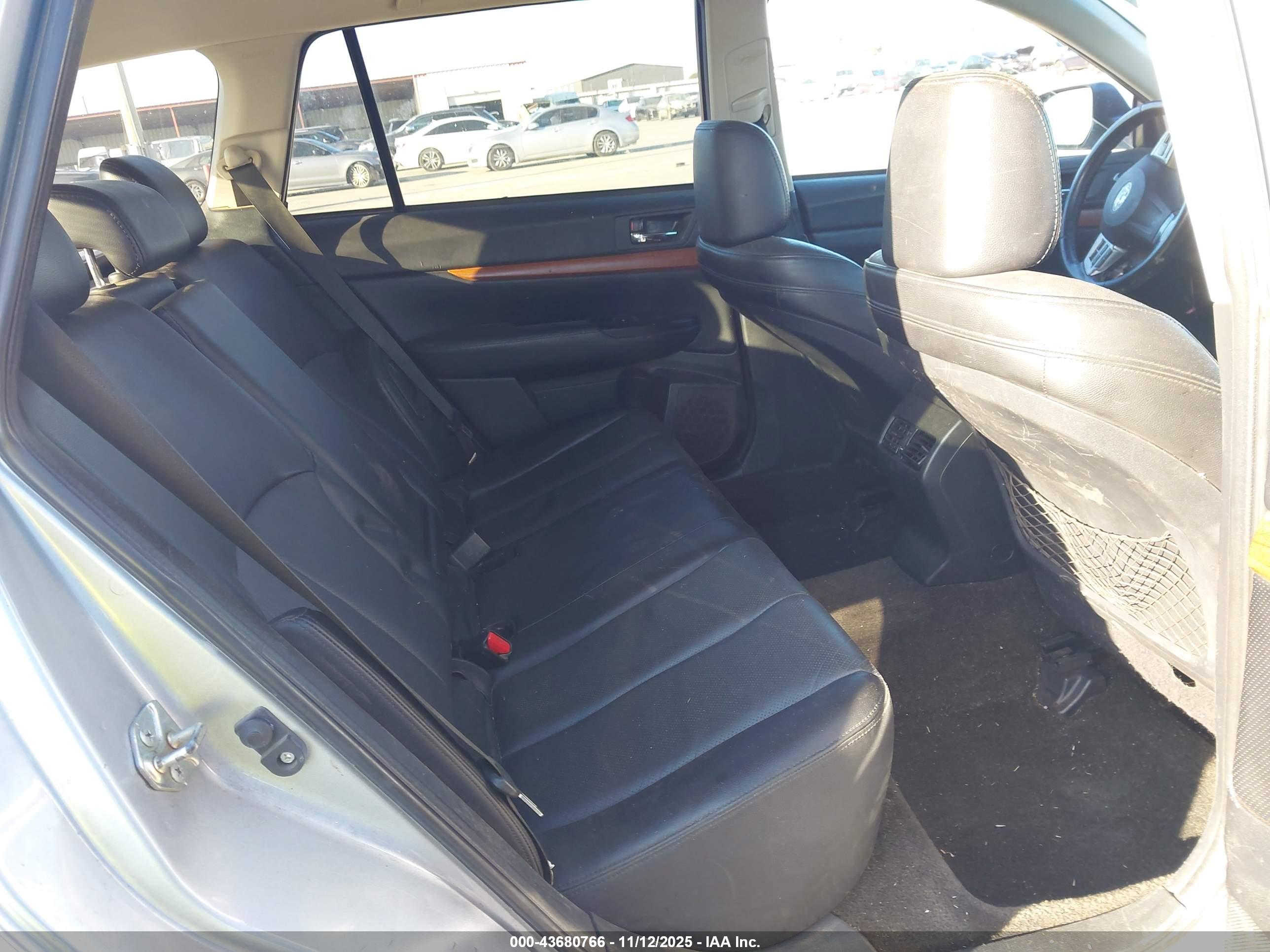 SUBARU OUTBACK image 8