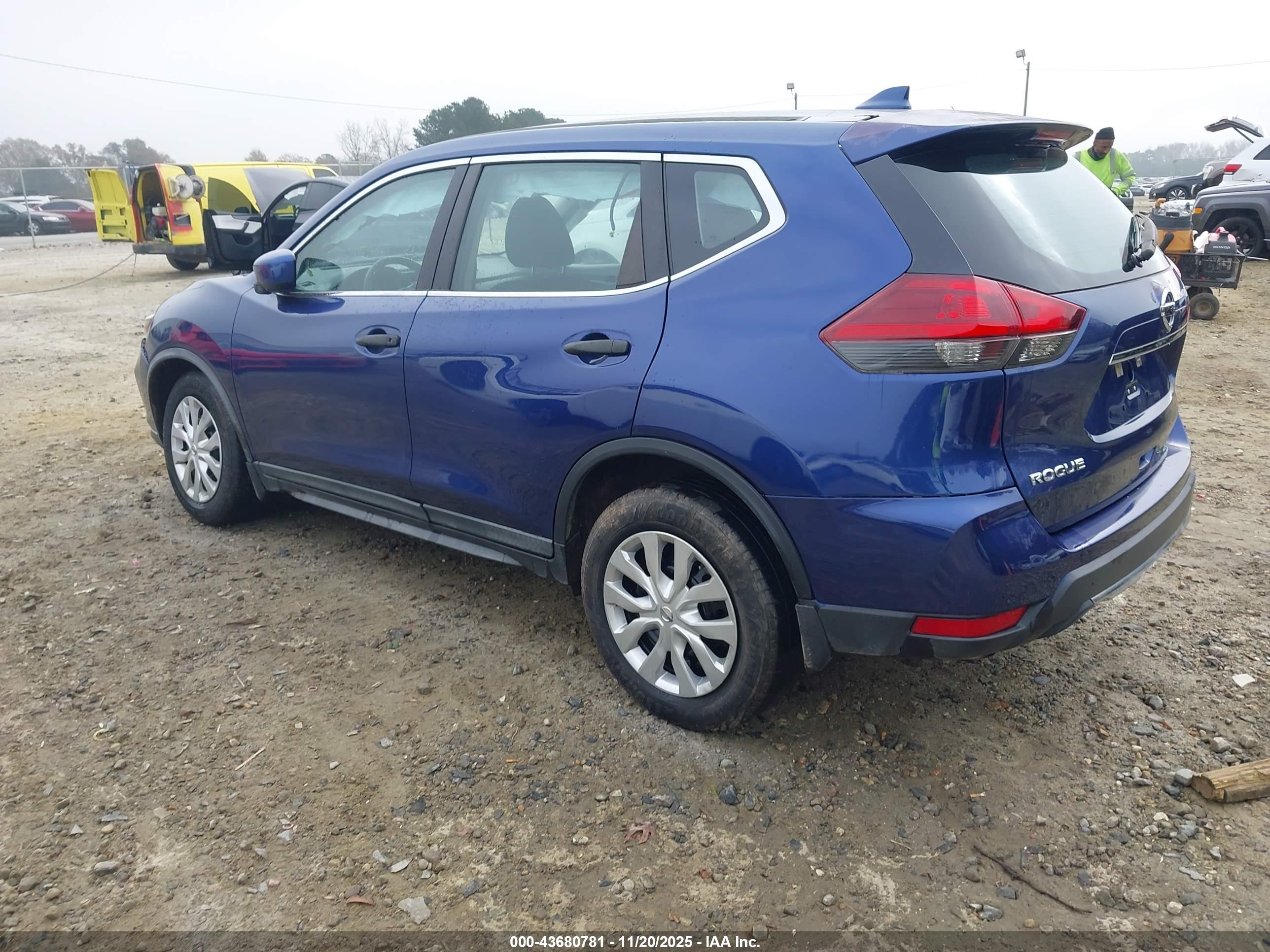 NISSAN ROGUE image 3