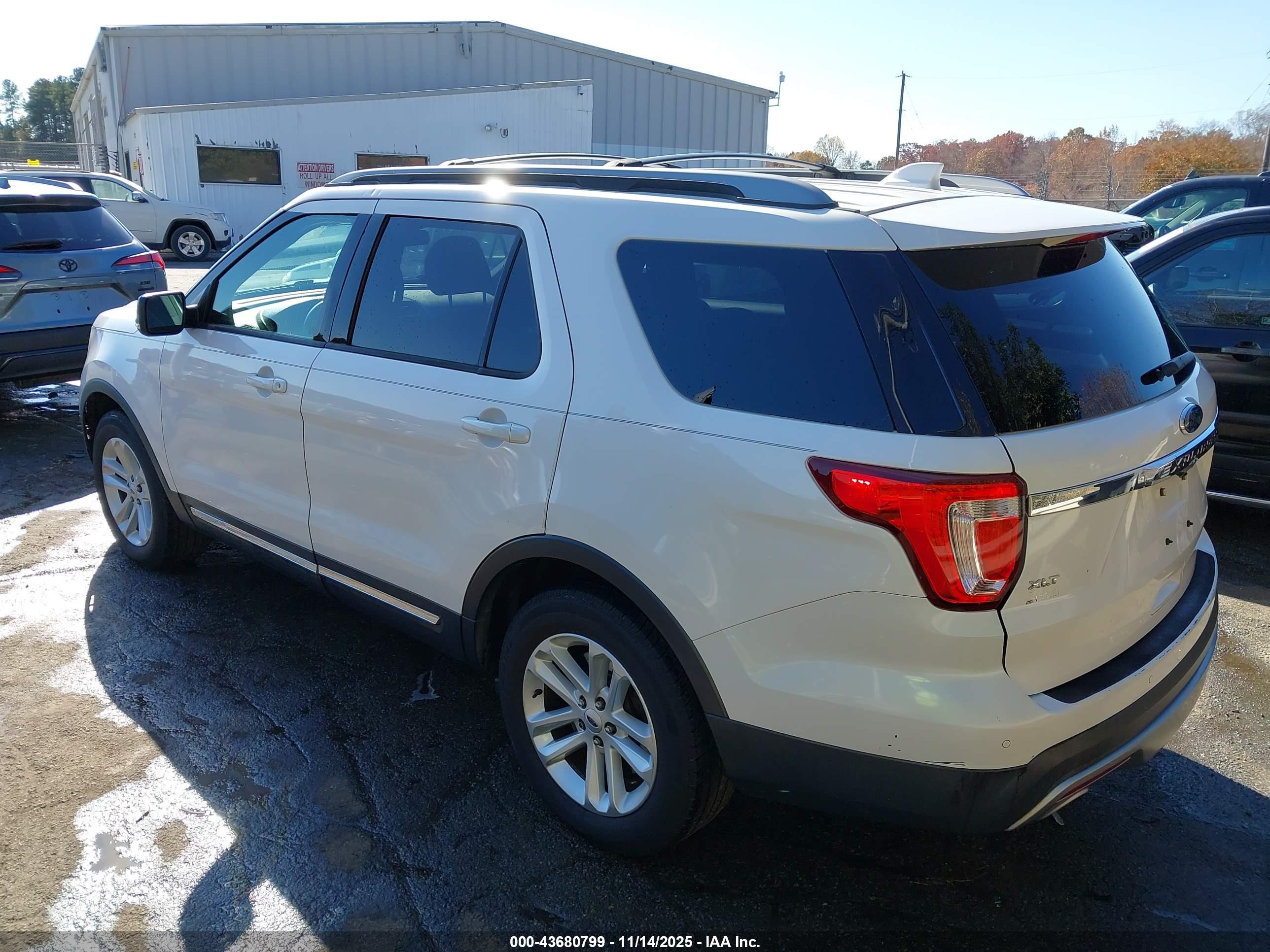 FORD EXPLORER image 3