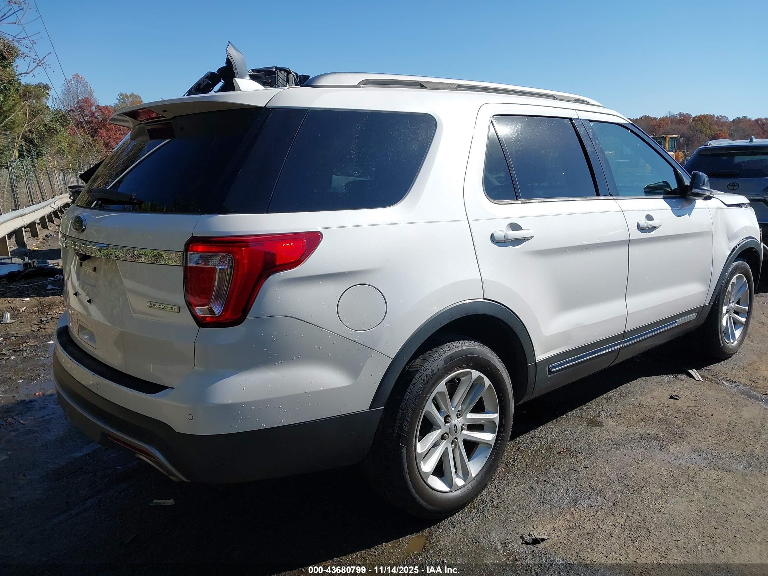 FORD EXPLORER image 4