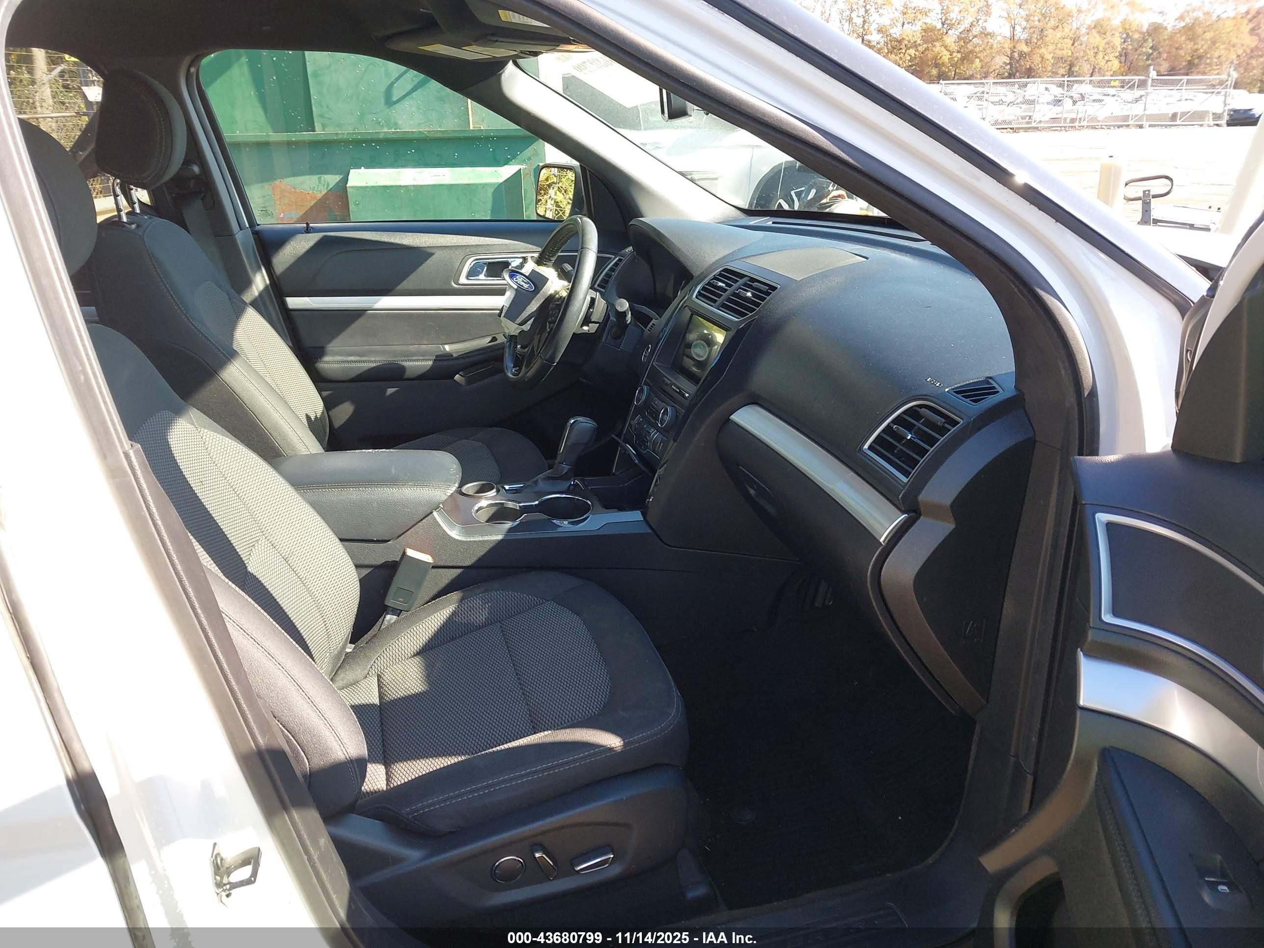 FORD EXPLORER image 5