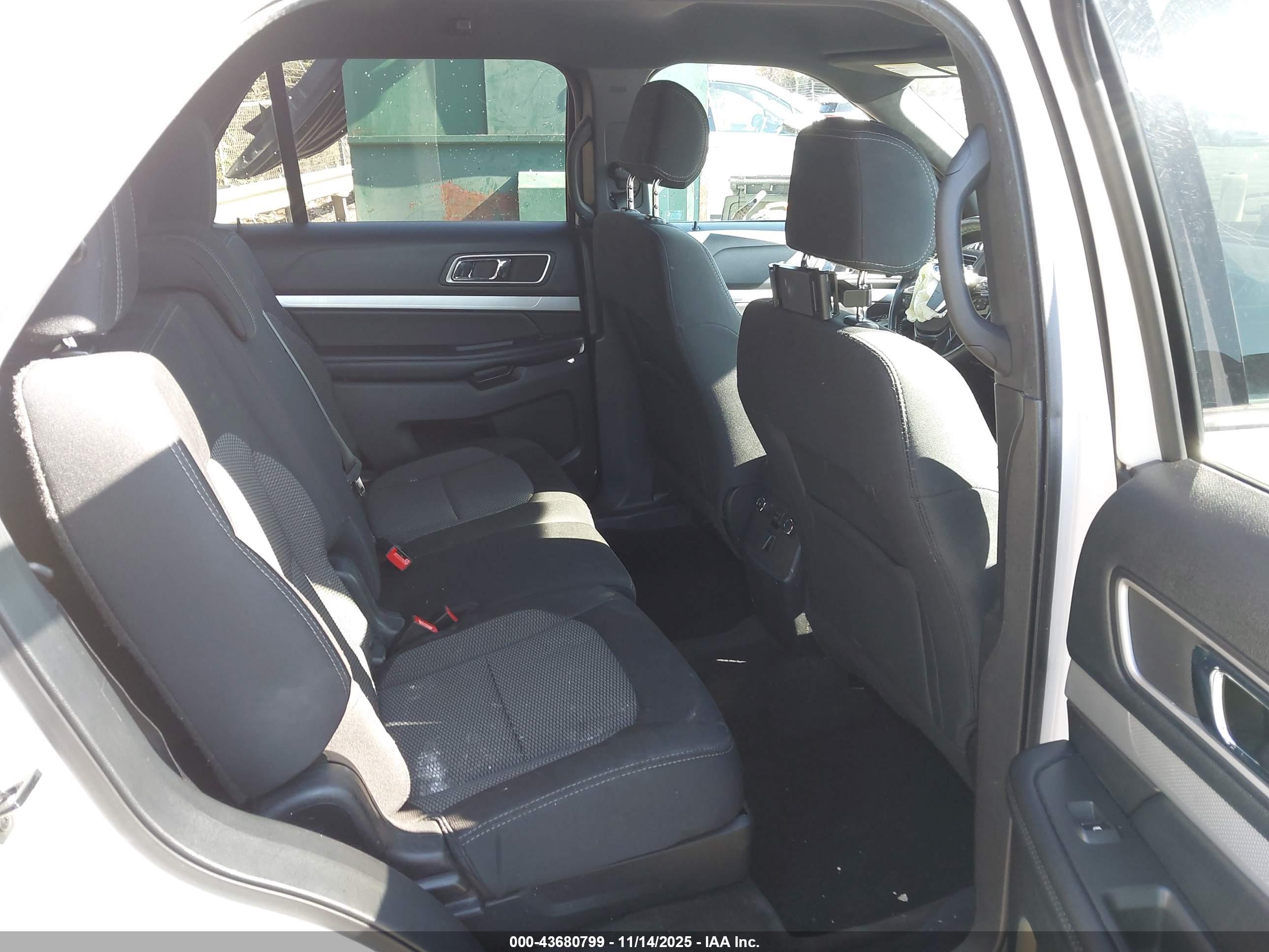FORD EXPLORER image 8