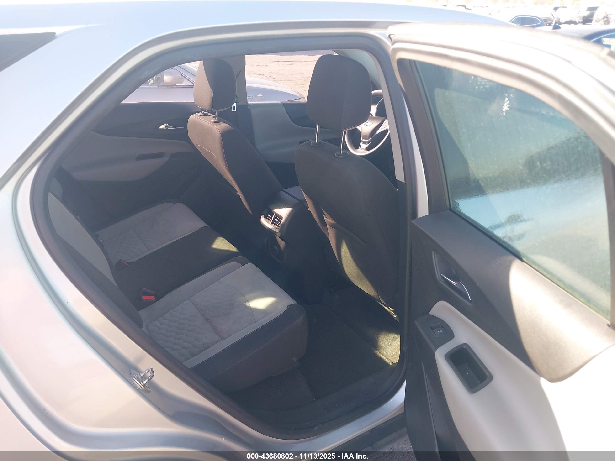 CHEVROLET EQUINOX image 8