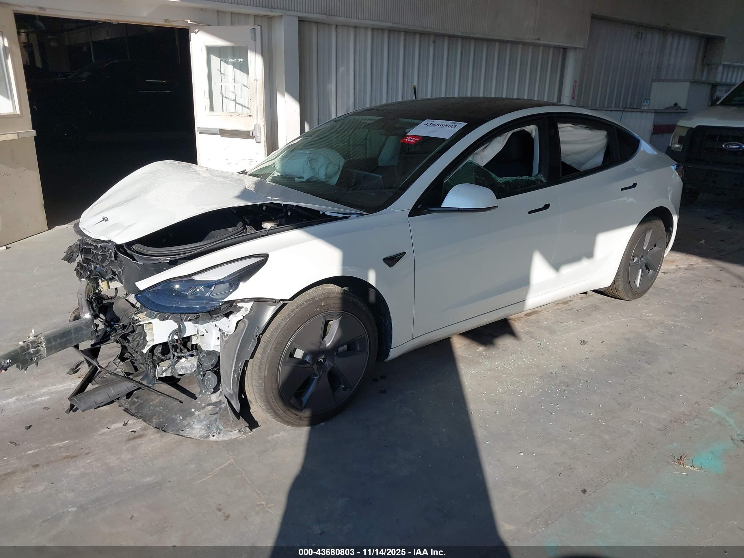 TESLA MODEL image 2