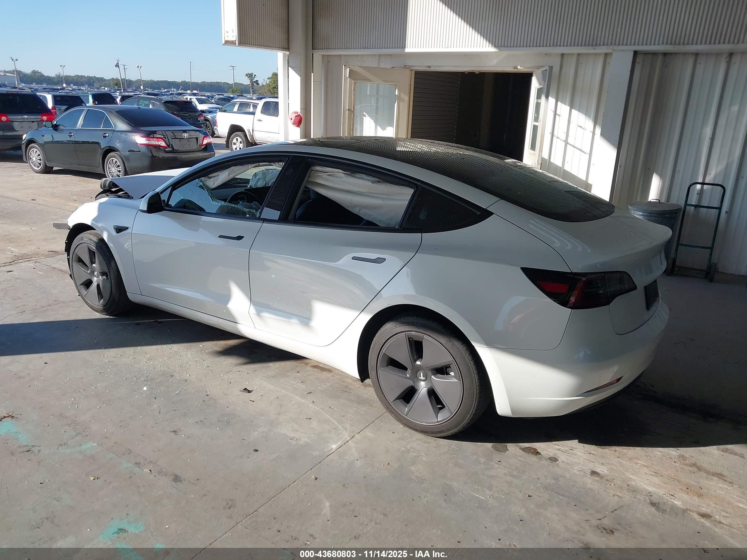 TESLA MODEL image 3