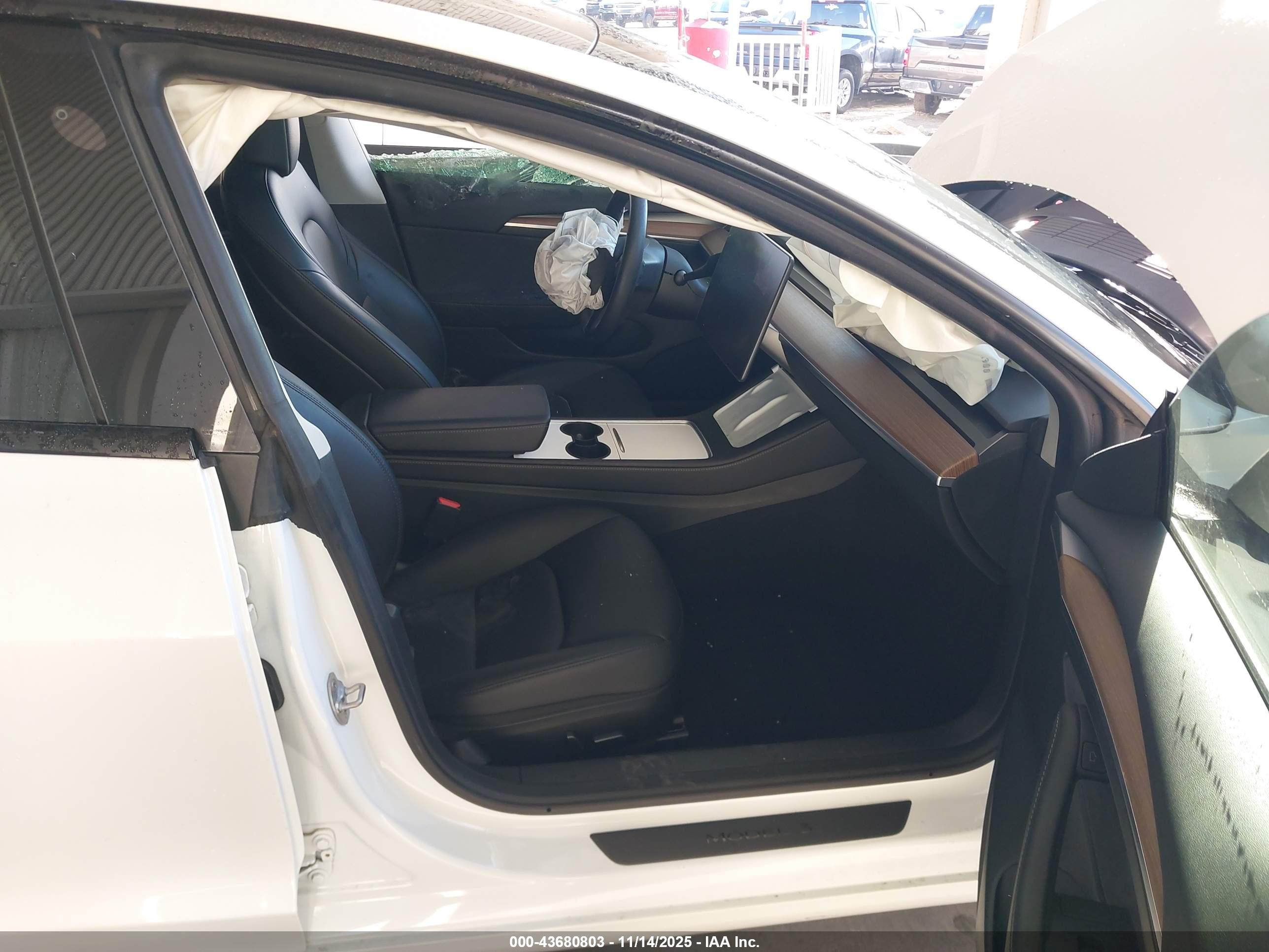 TESLA MODEL image 5