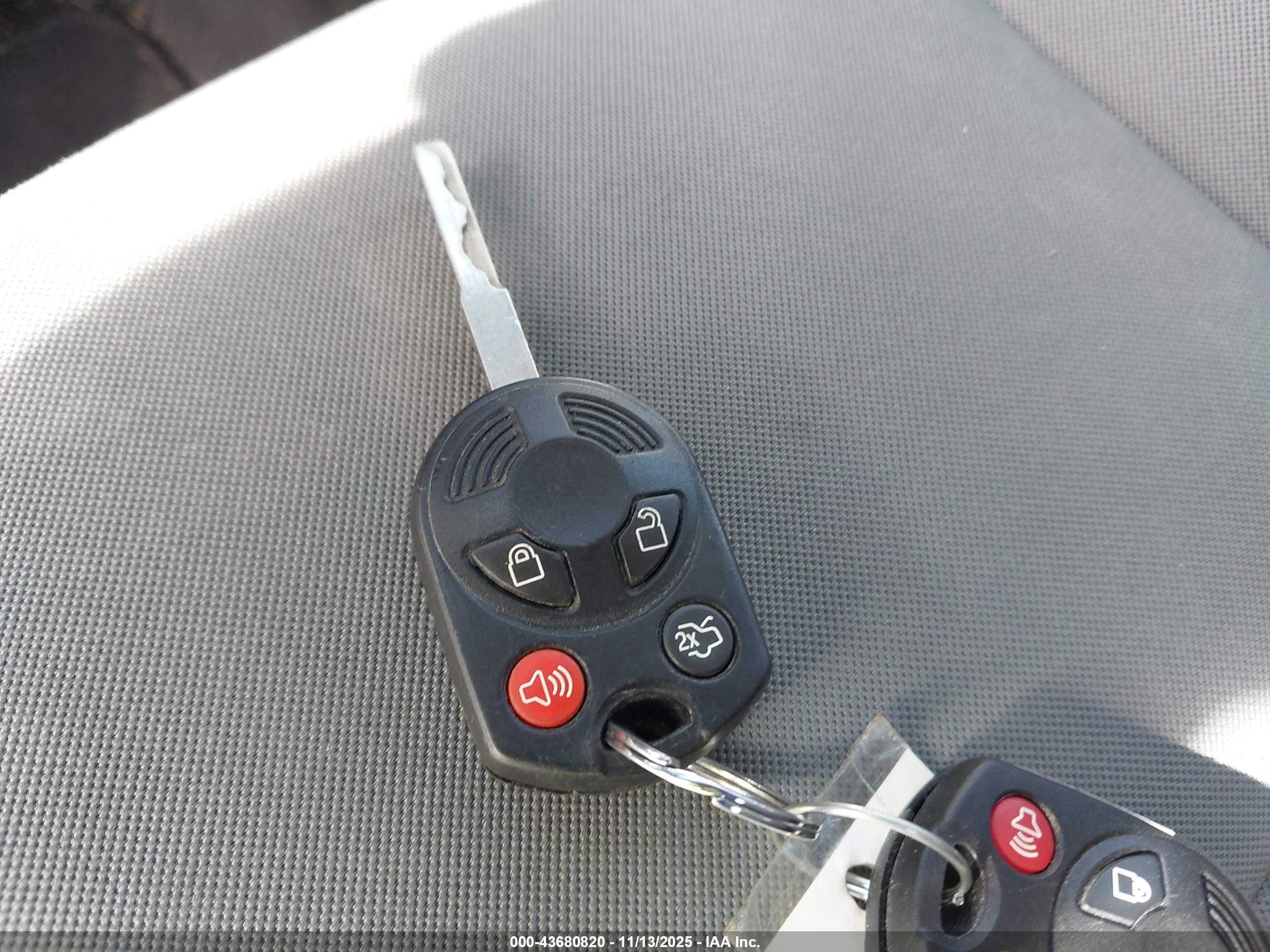 FORD C-MAX image 11