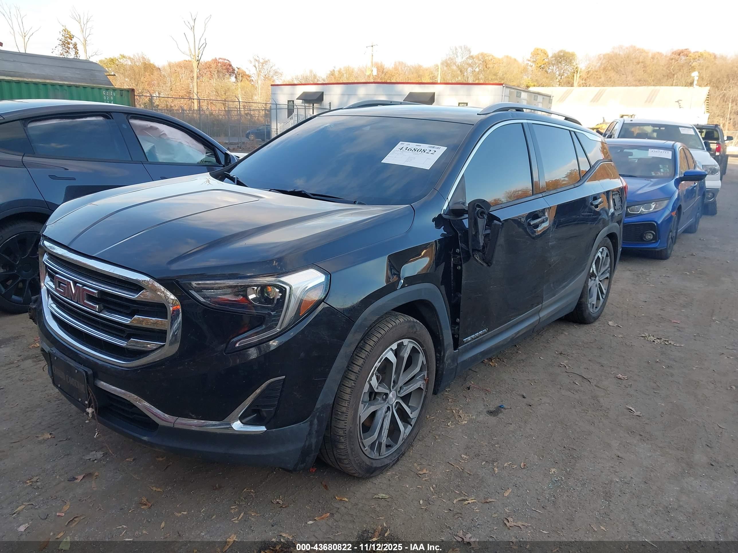 GMC TERRAIN image 2