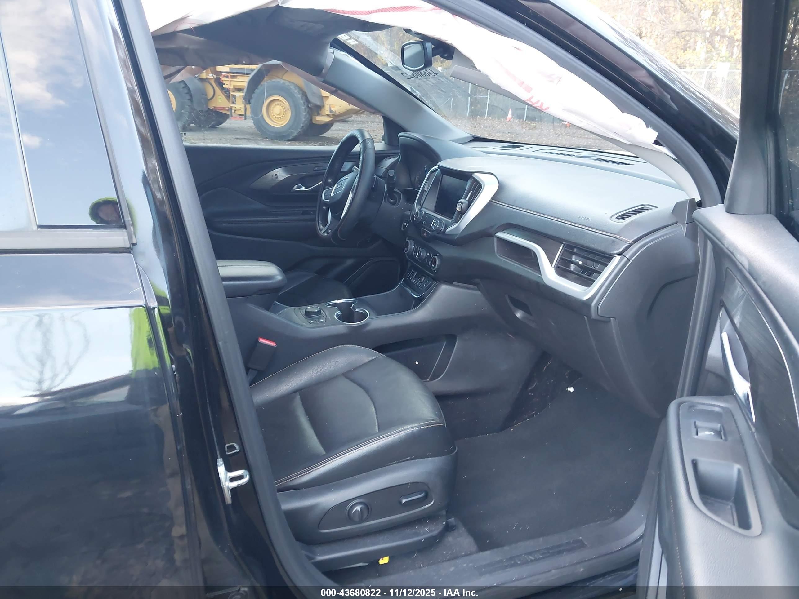 GMC TERRAIN image 5