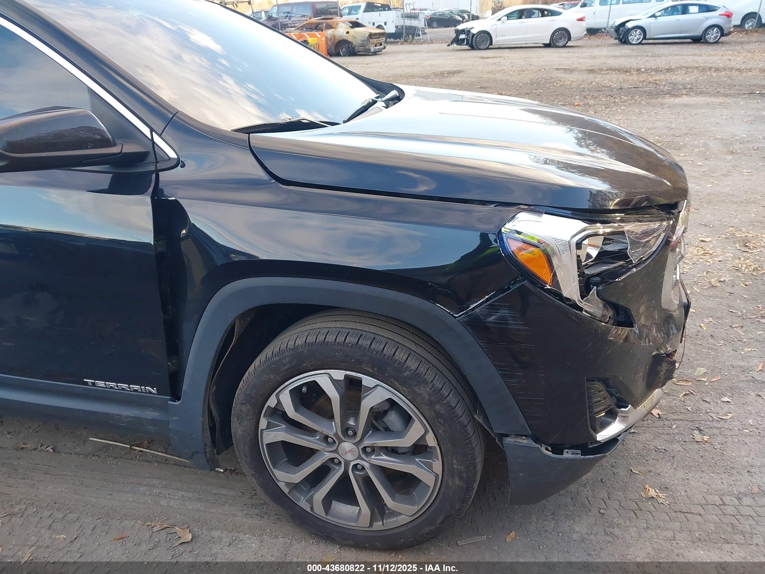 GMC TERRAIN image 6