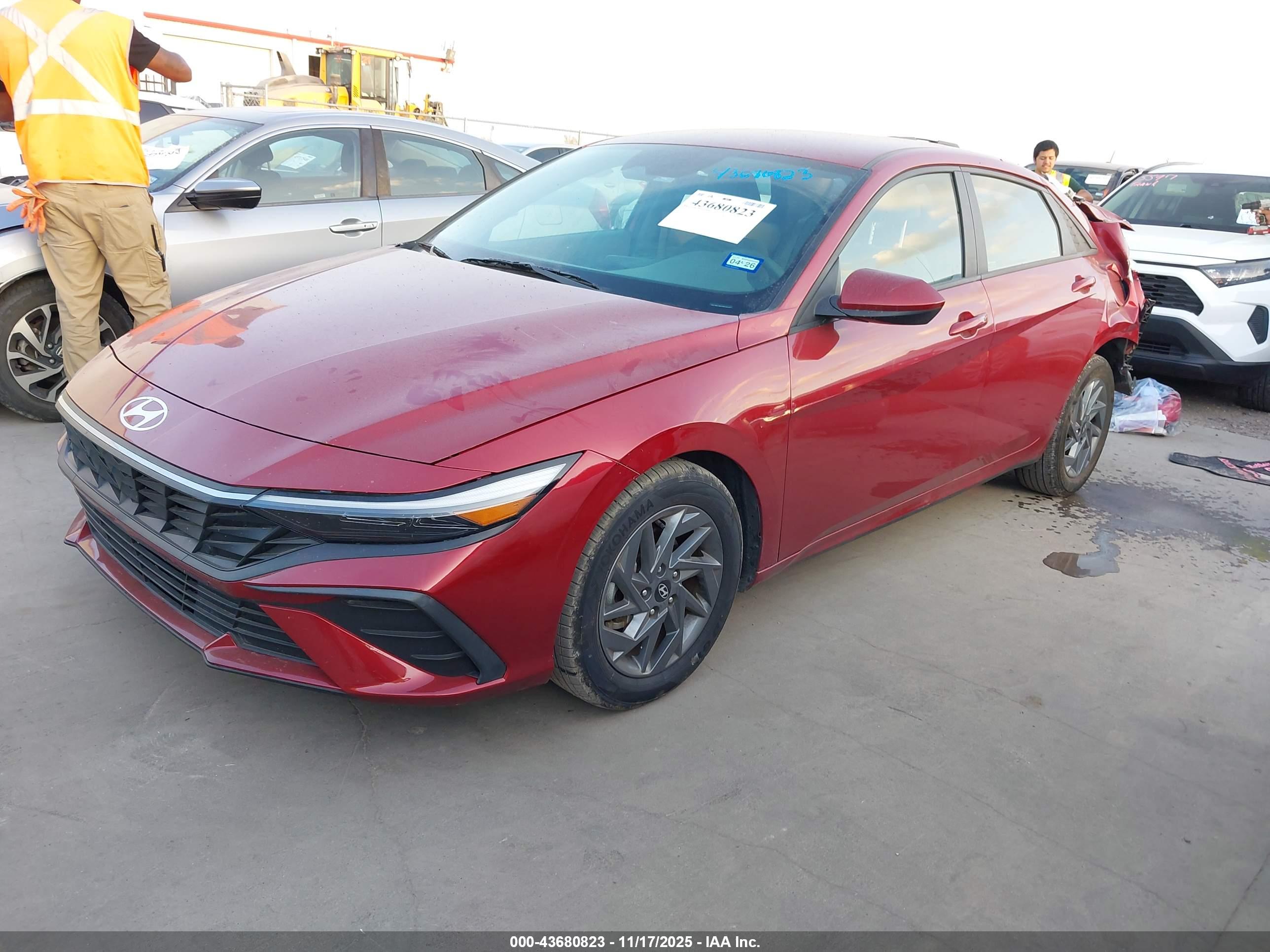 HYUNDAI ELANTRA image 2
