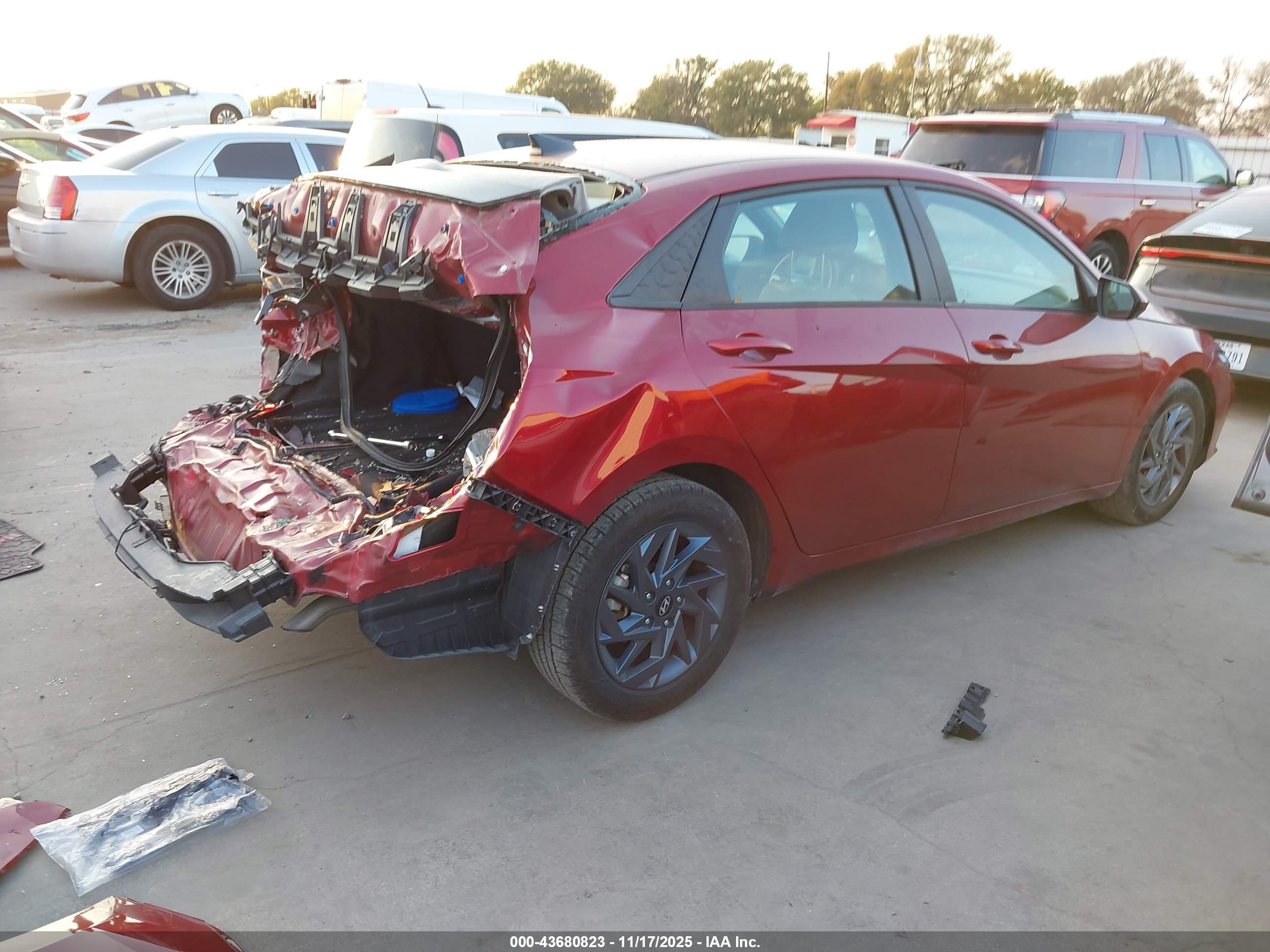 HYUNDAI ELANTRA image 4