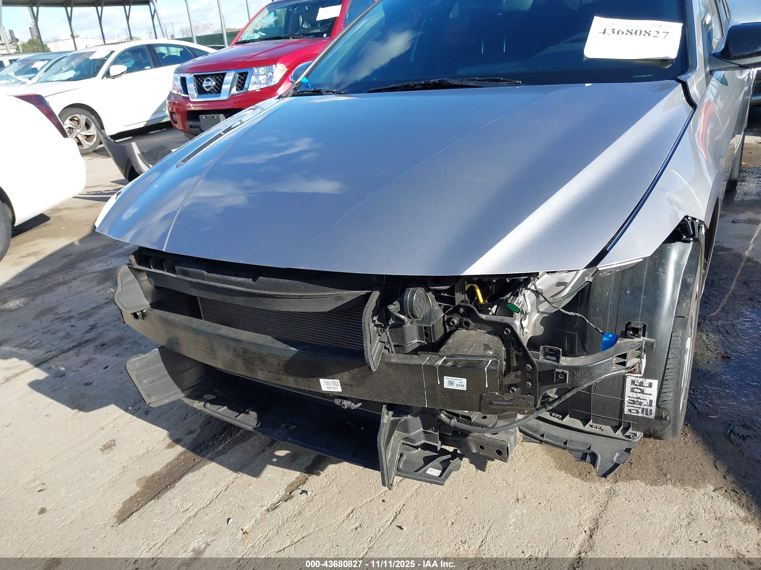 HYUNDAI ELANTRA image 6
