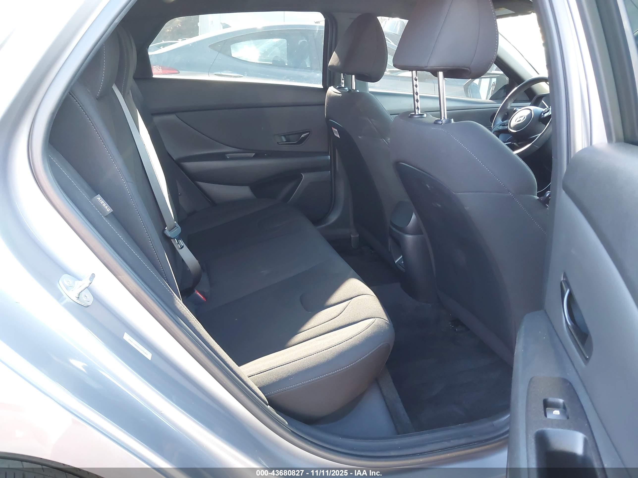 HYUNDAI ELANTRA image 8
