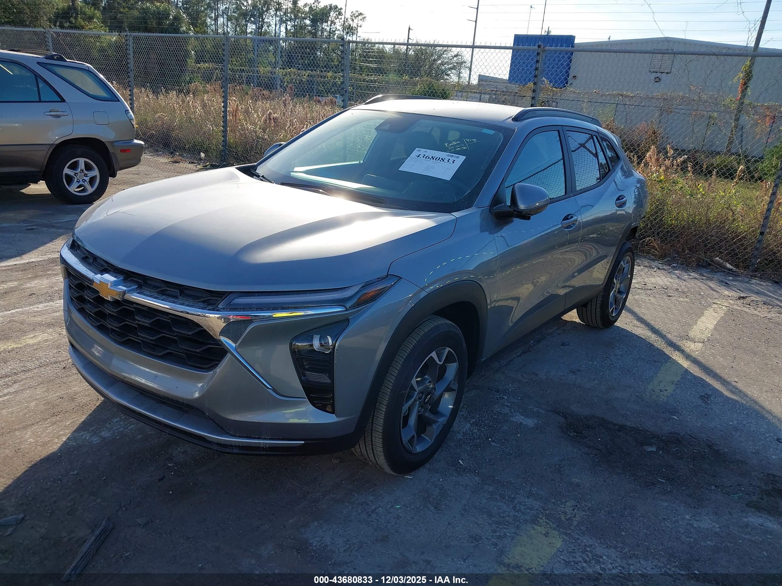 CHEVROLET TRAX image 2