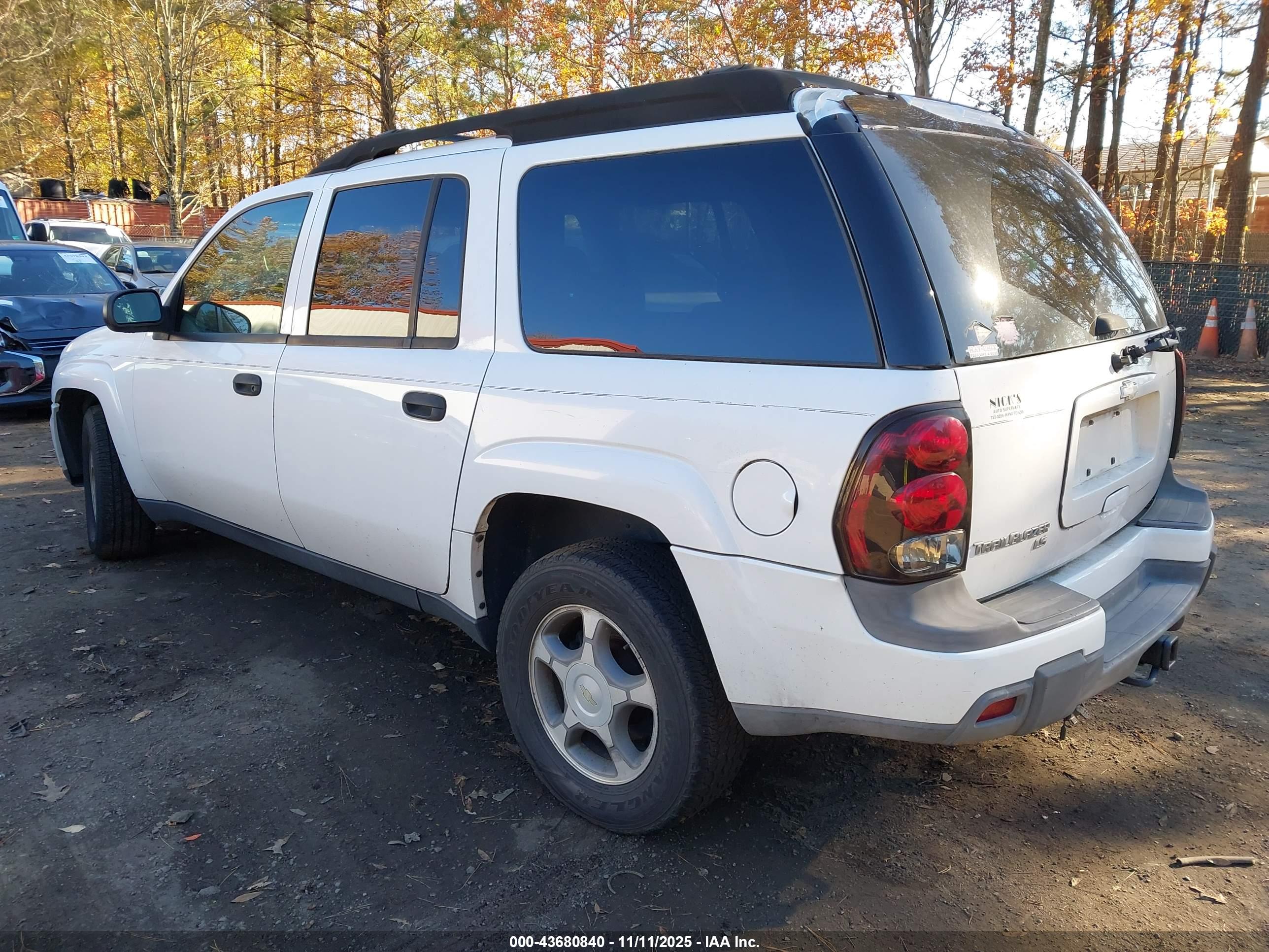 CHEVROLET TRAILBLAZER image 3