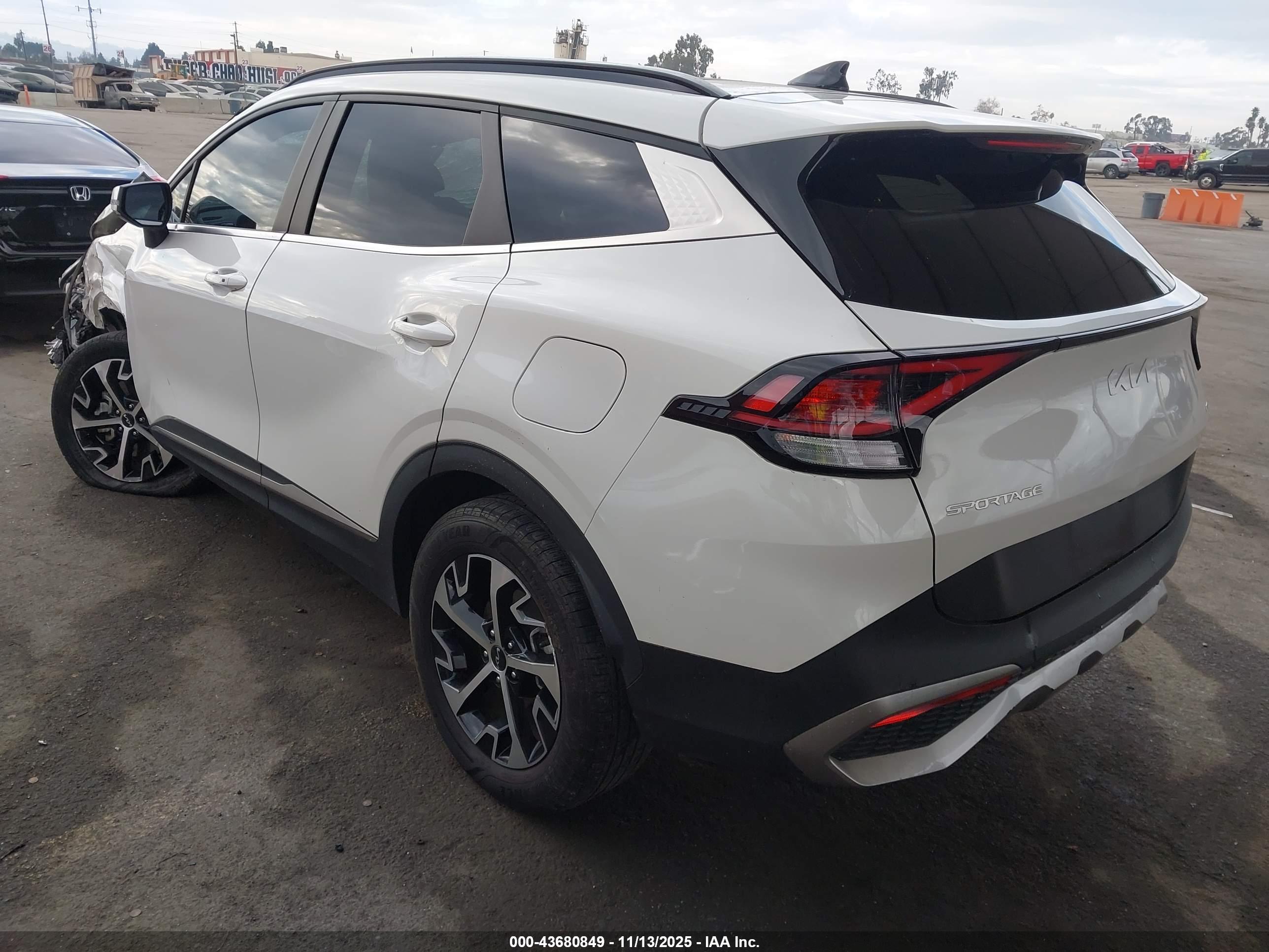 KIA SPORTAGE image 3