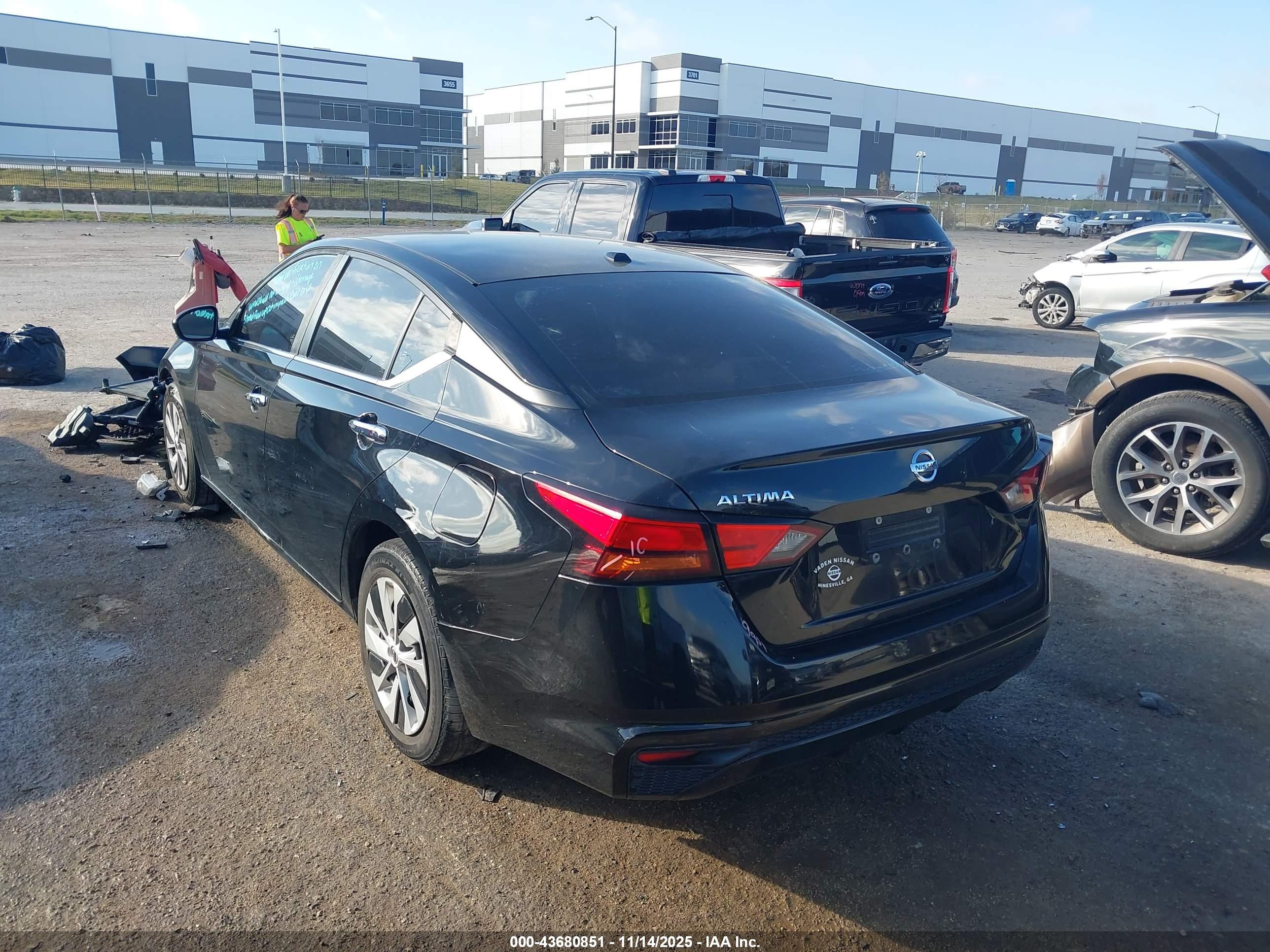 NISSAN ALTIMA image 3