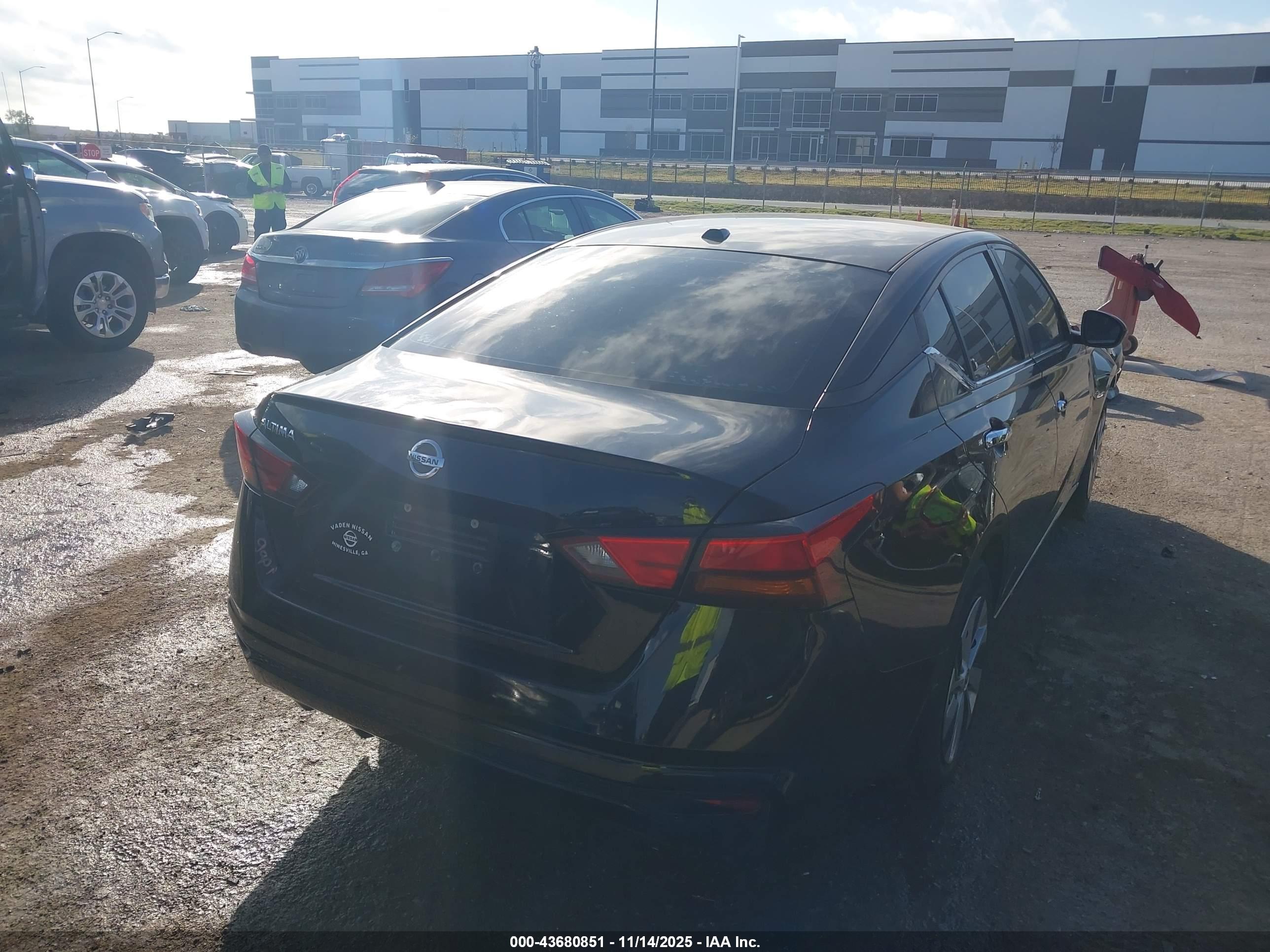 NISSAN ALTIMA image 4