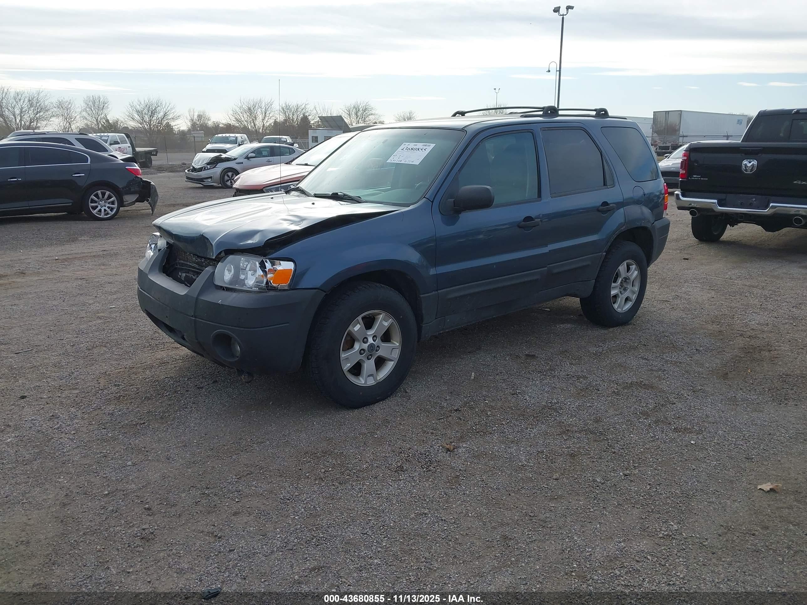 FORD ESCAPE image 2