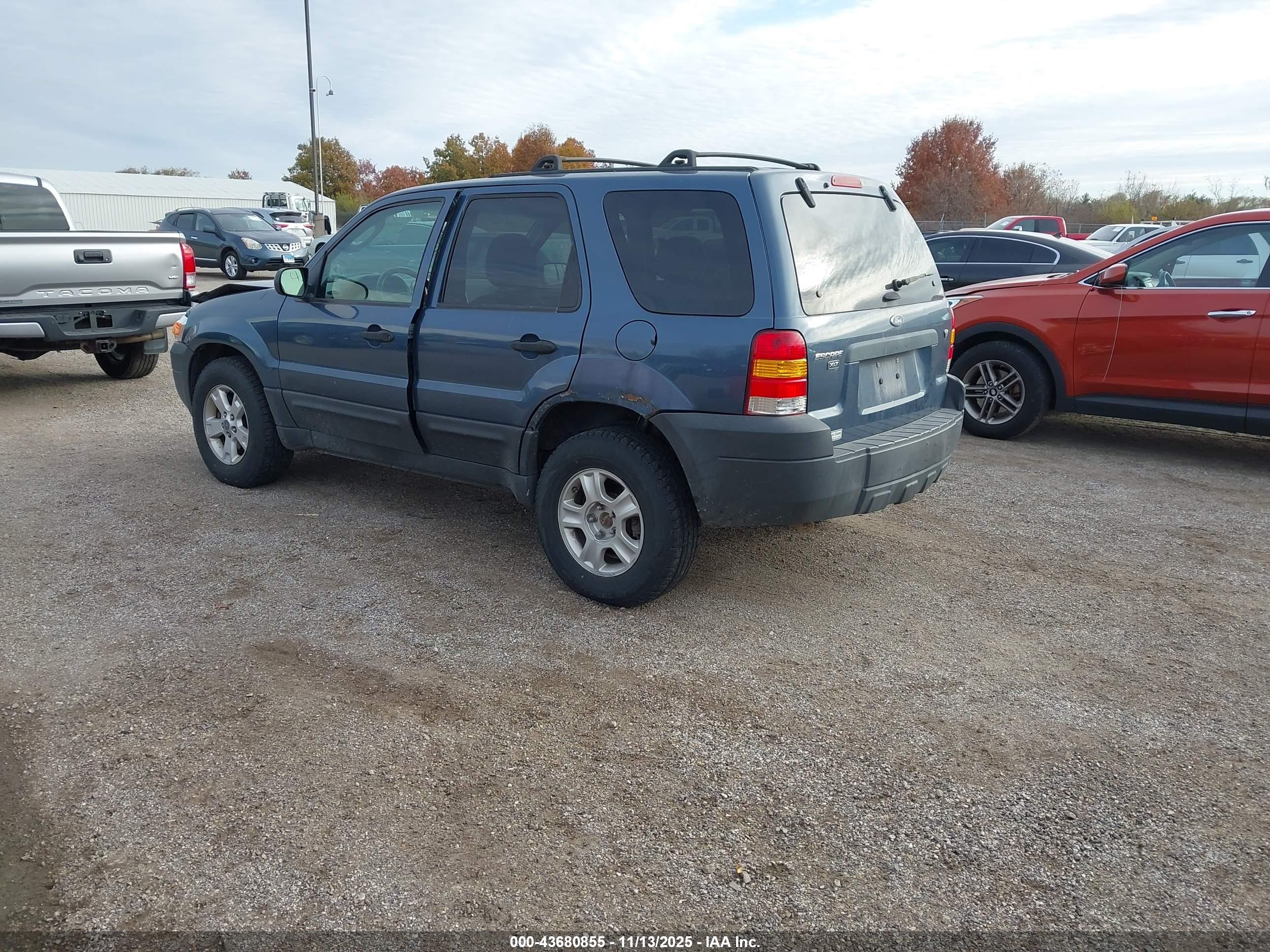 FORD ESCAPE image 3