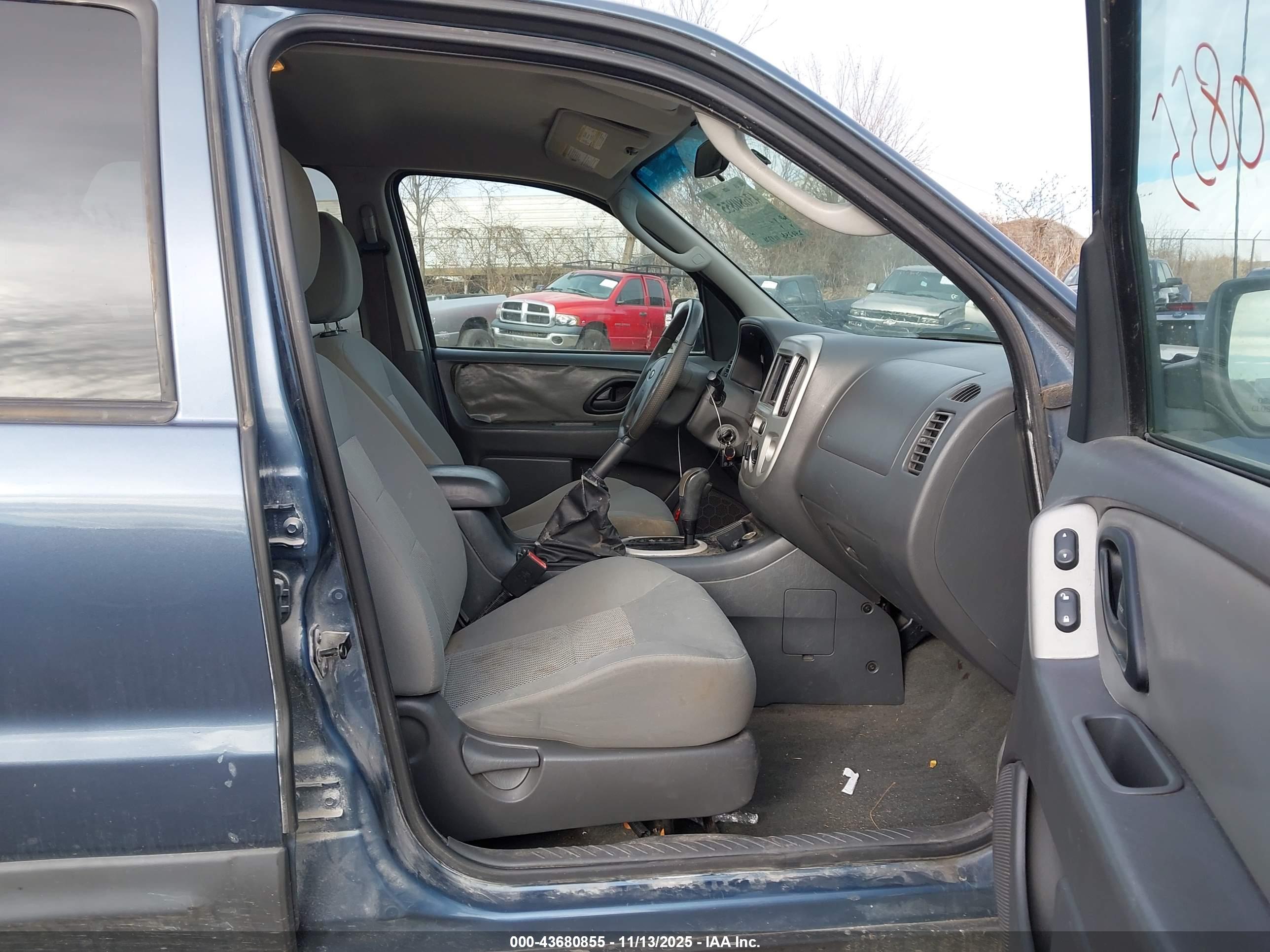FORD ESCAPE image 5